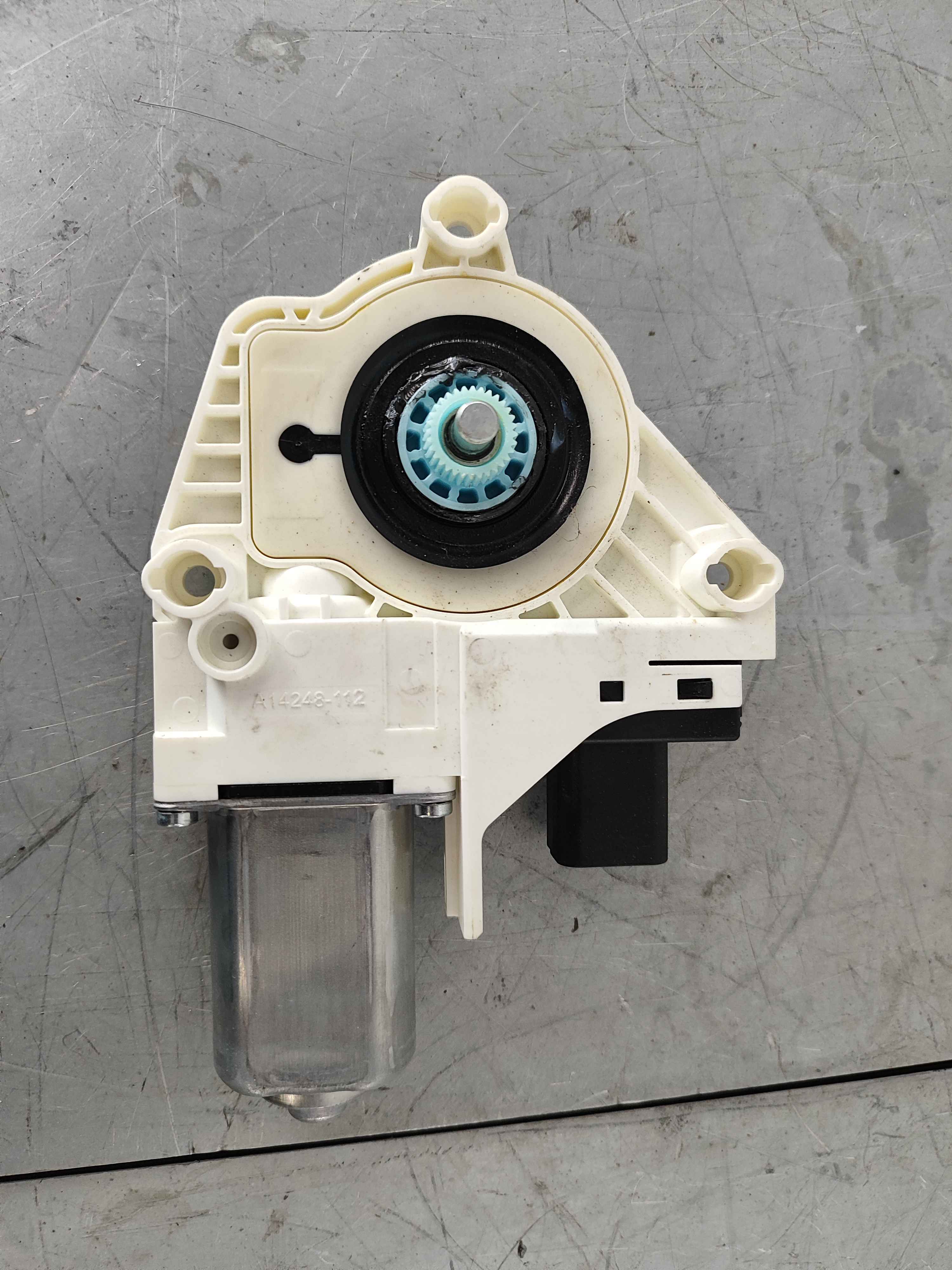 Tesla g03482102