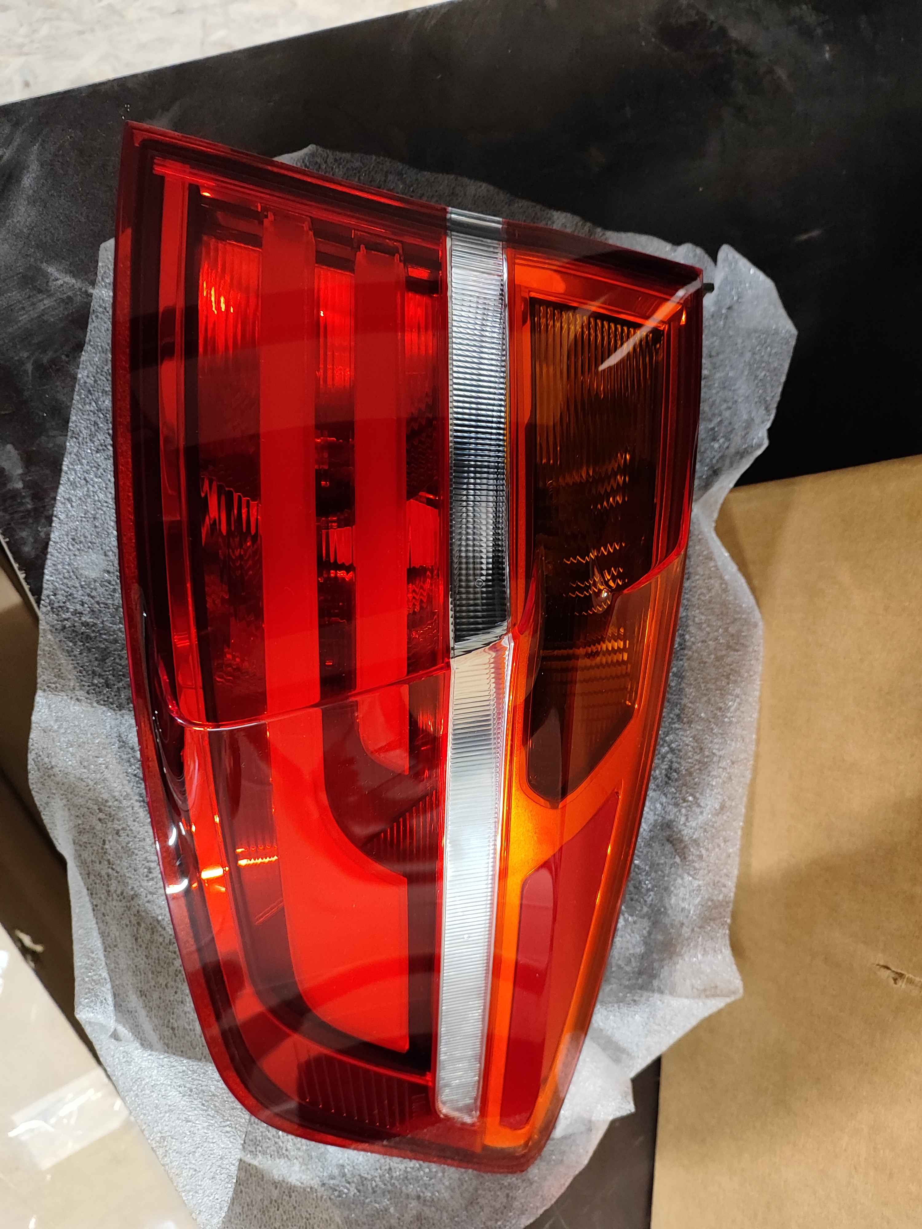 Rear light in the side panel, right BMW