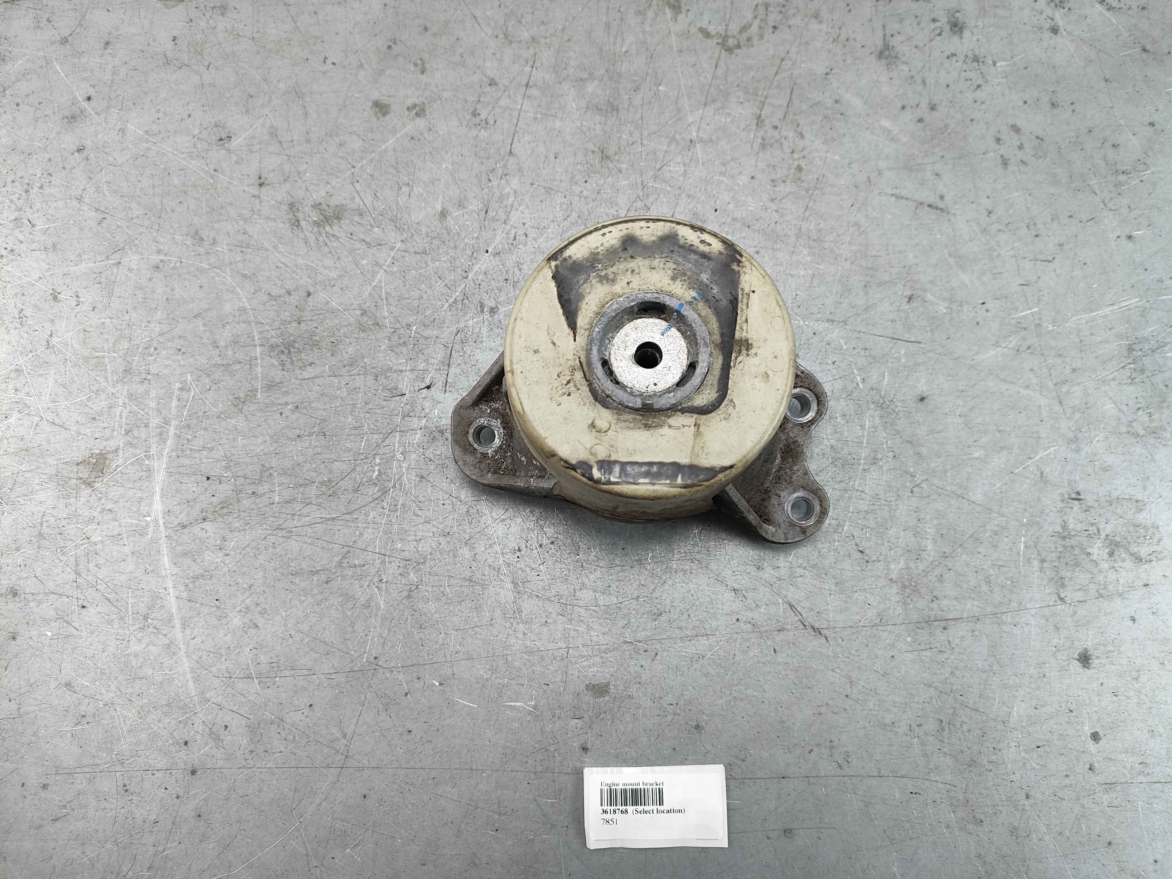 Engine mount bracket