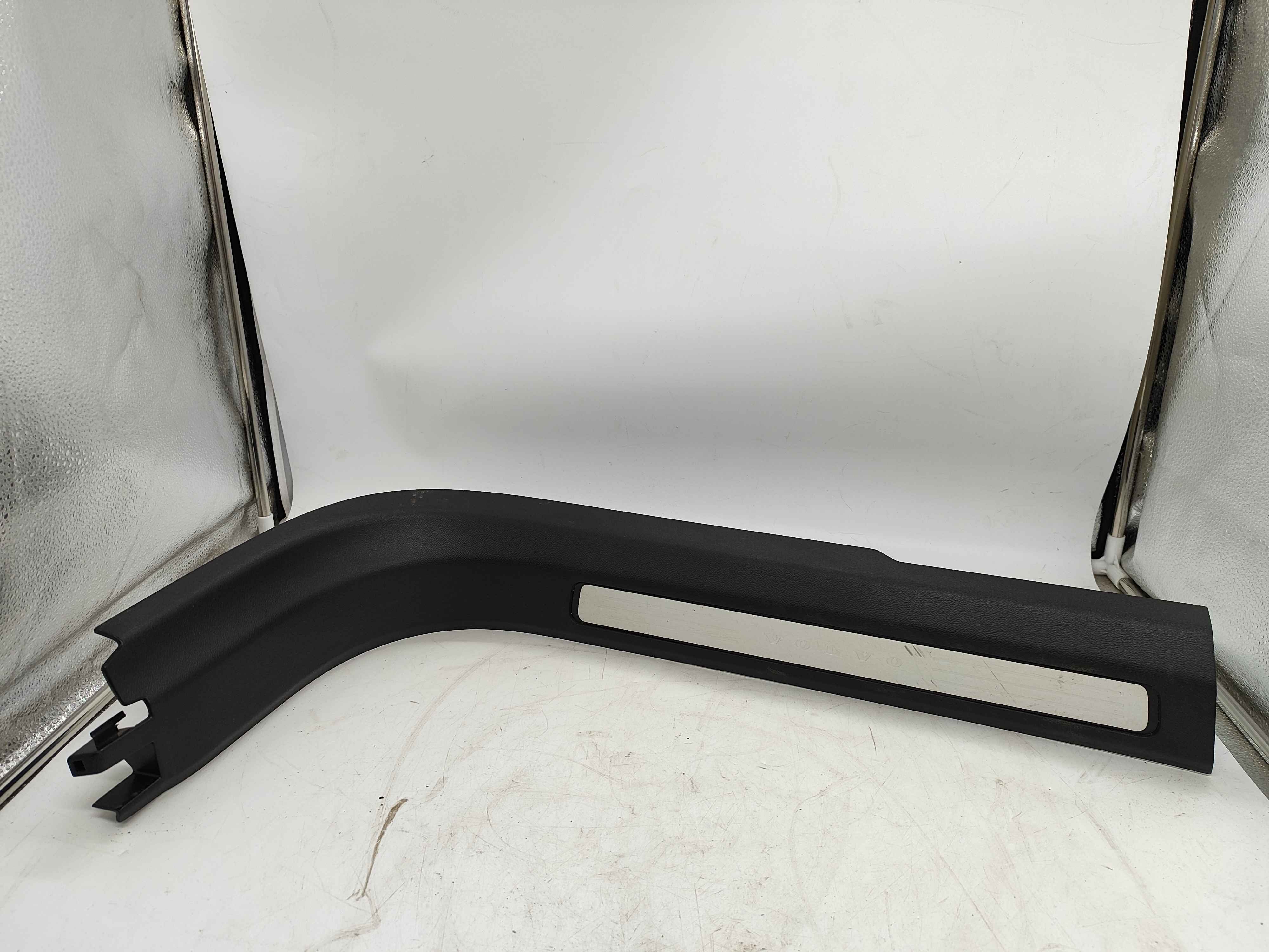 Sill moulding, left front (XC60 (18-))