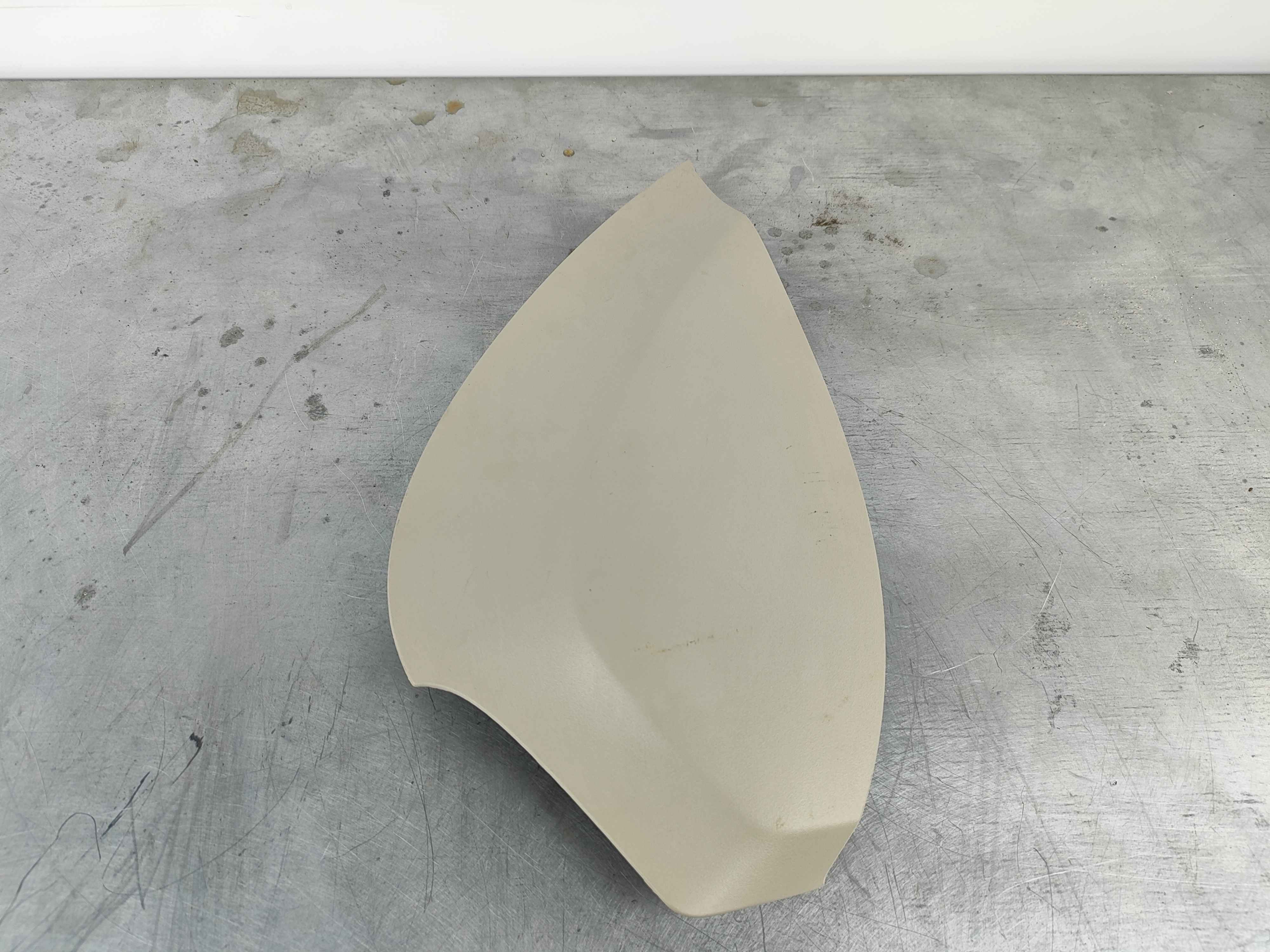 End cover driver’s side Interior code: UXXX WXXX.