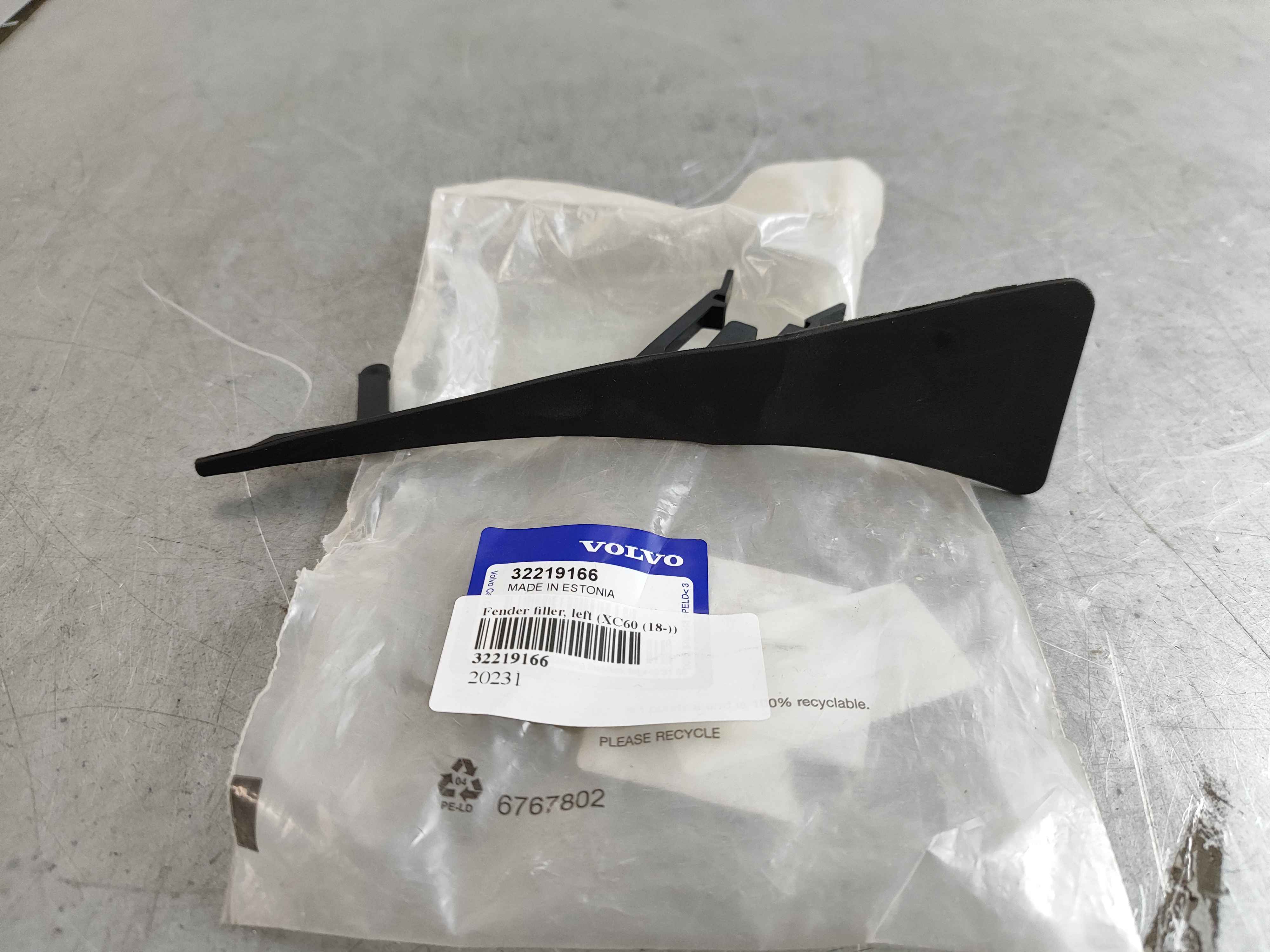 Fender filler, left (XC60 (18-))