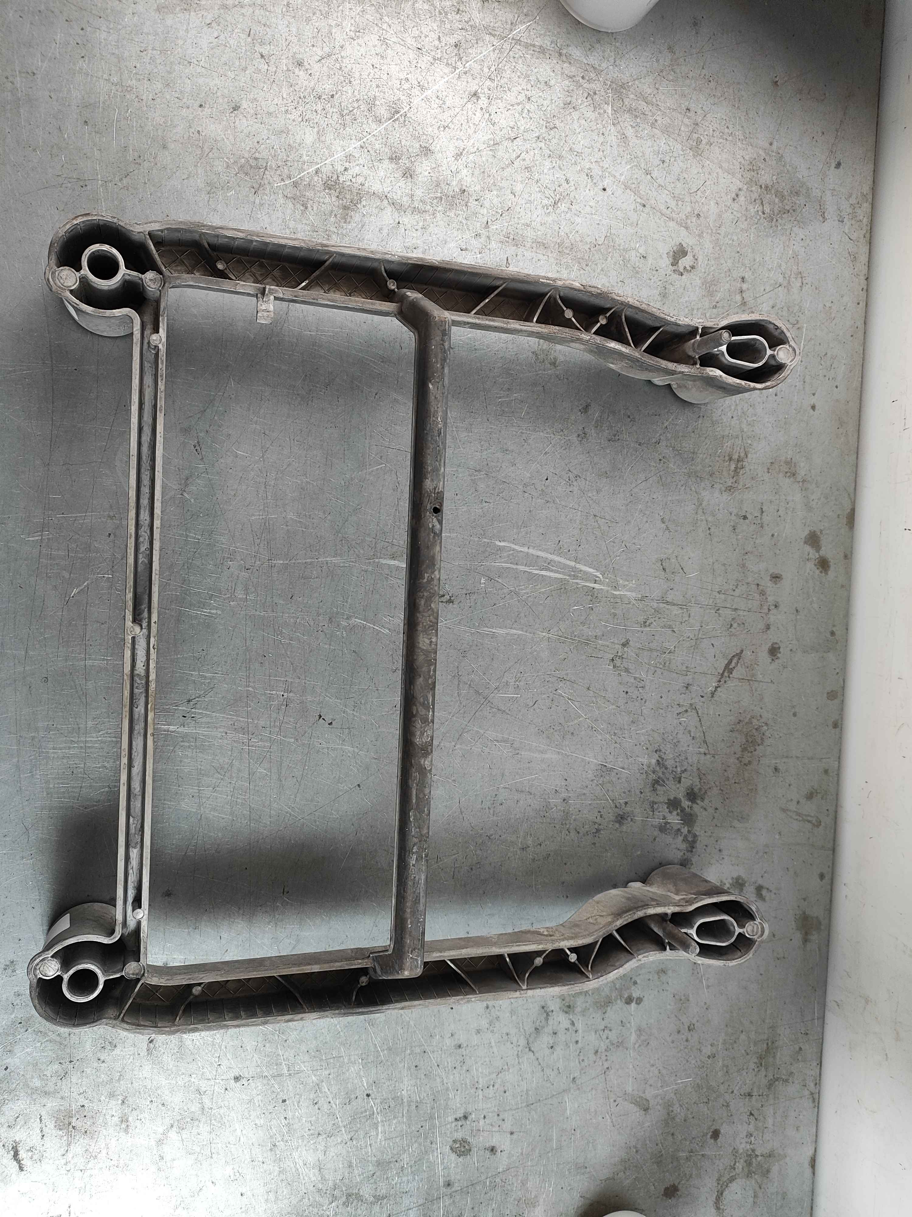 Seat support (S90 (17-)|V90 (17-)|S90L|V90 Cross C. )