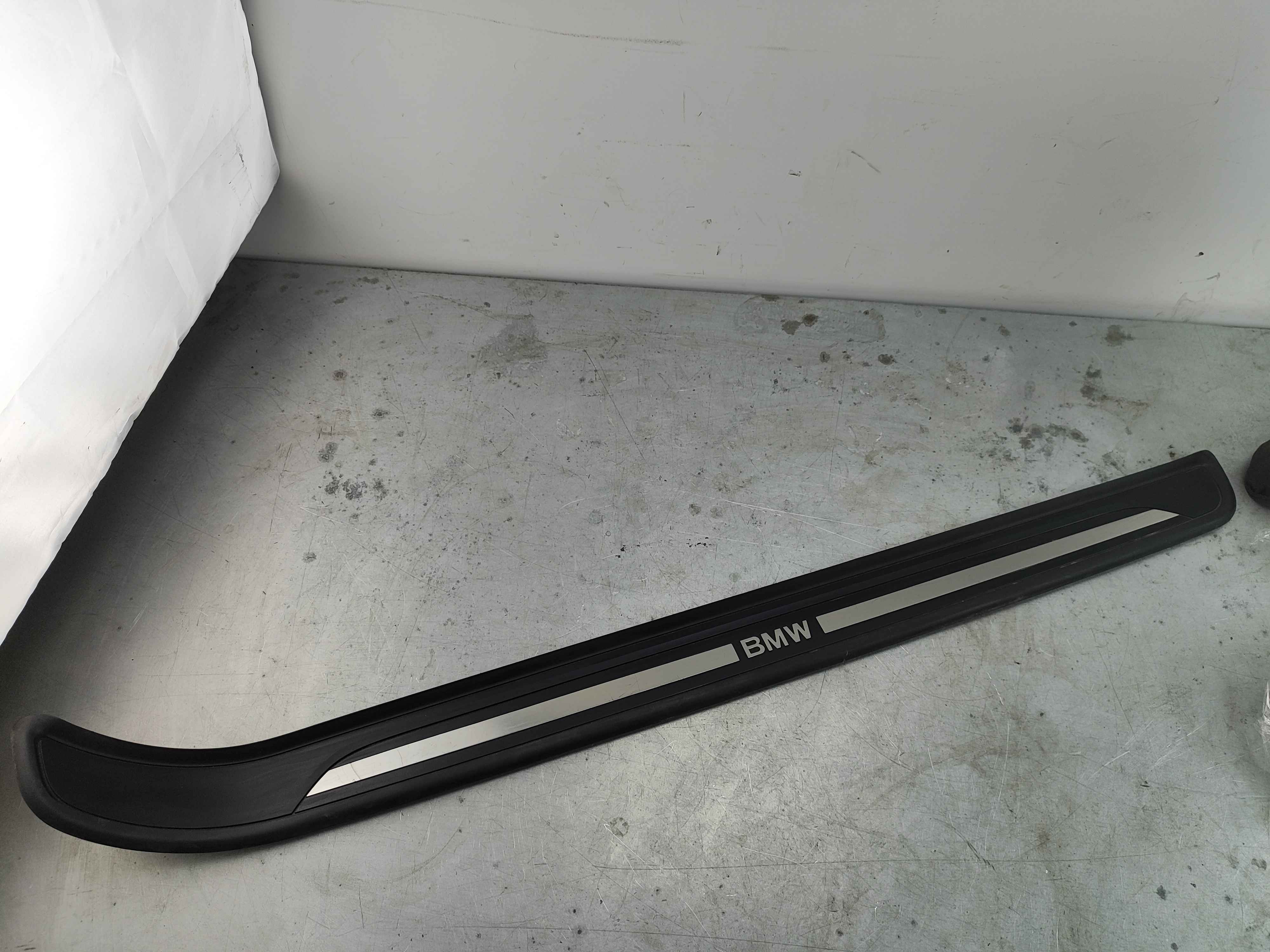 Cover, entrance, right BMW