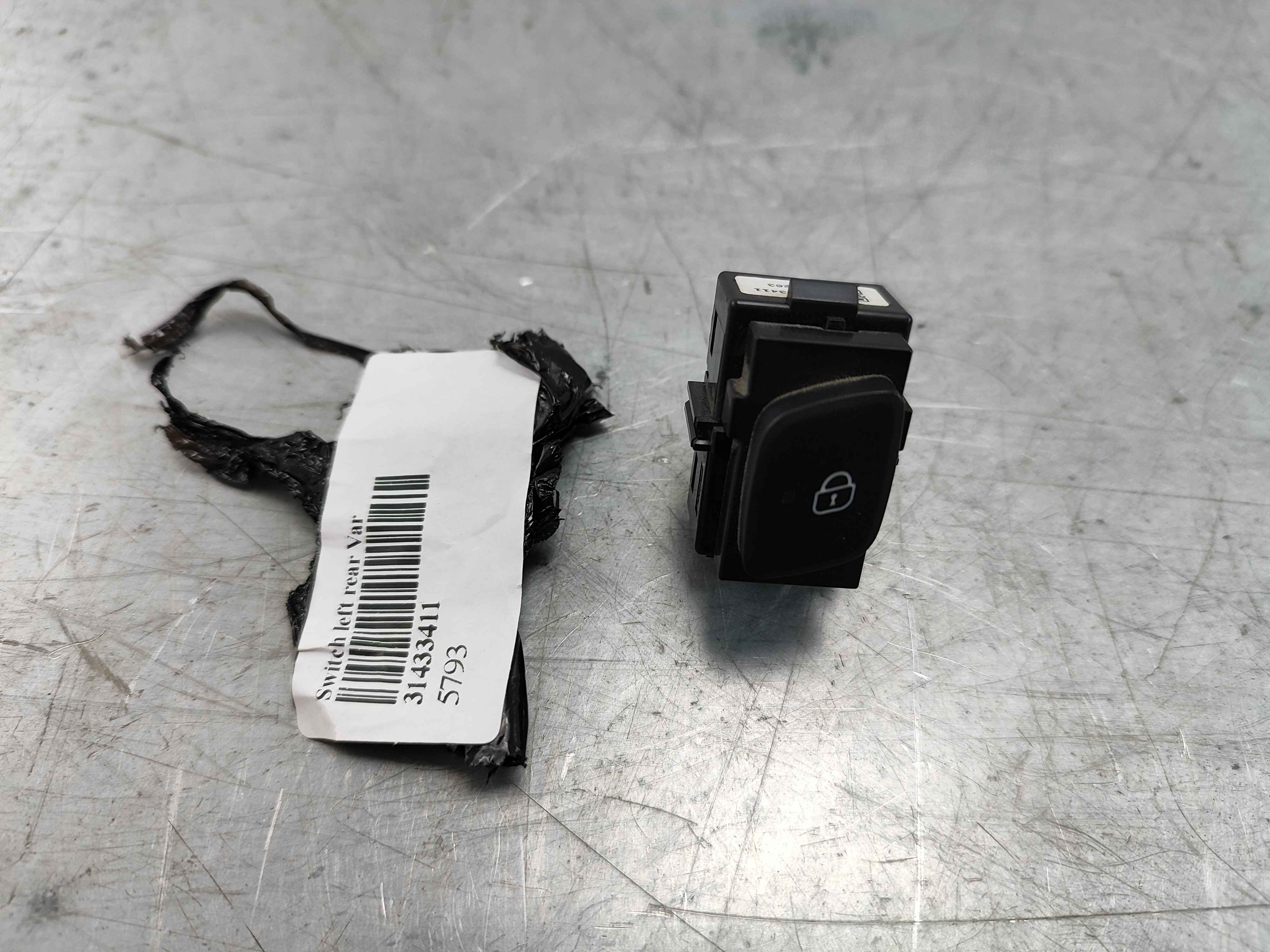 Switch left rear Variant code: LA03.