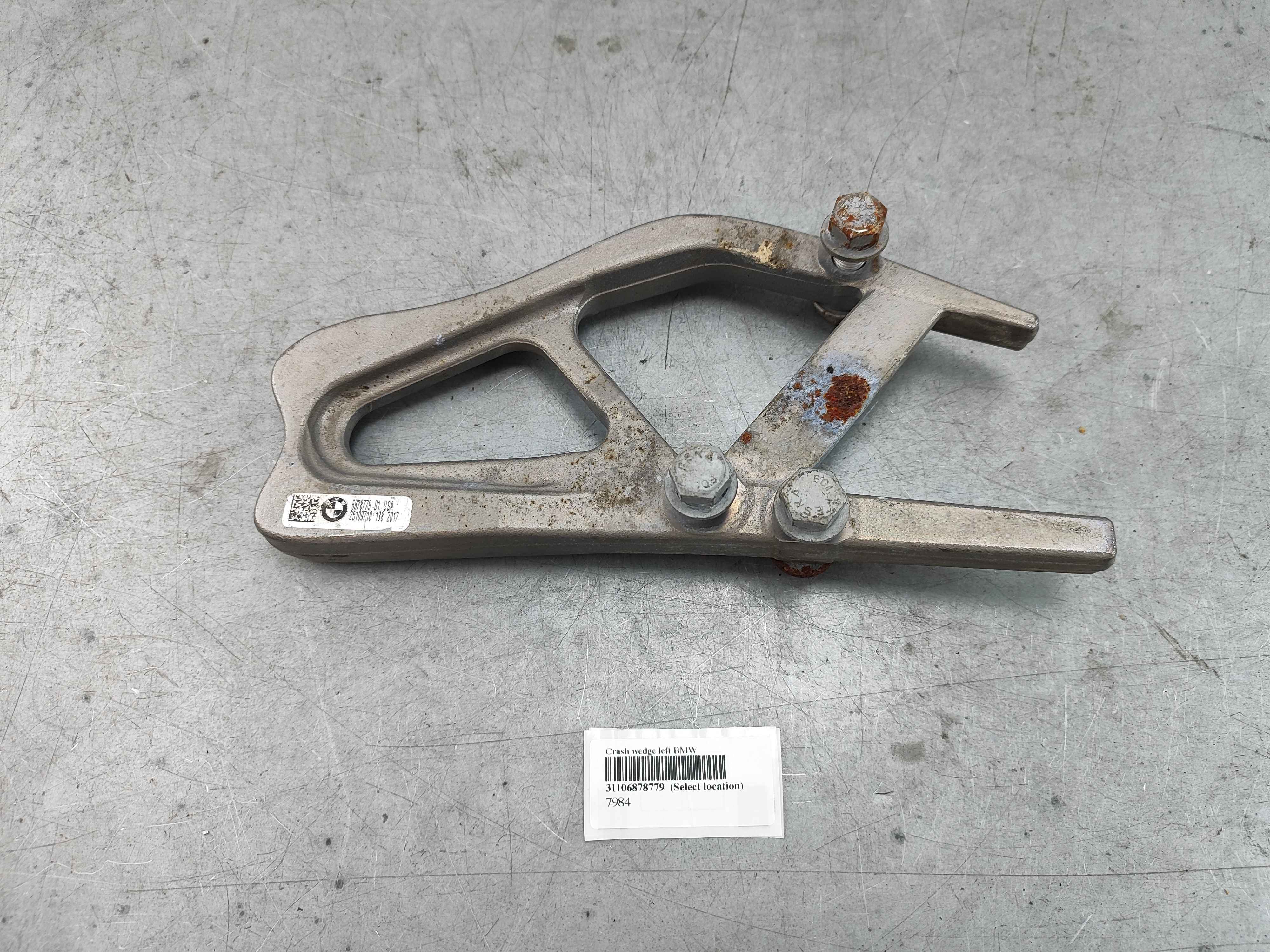 Crash wedge left BMW