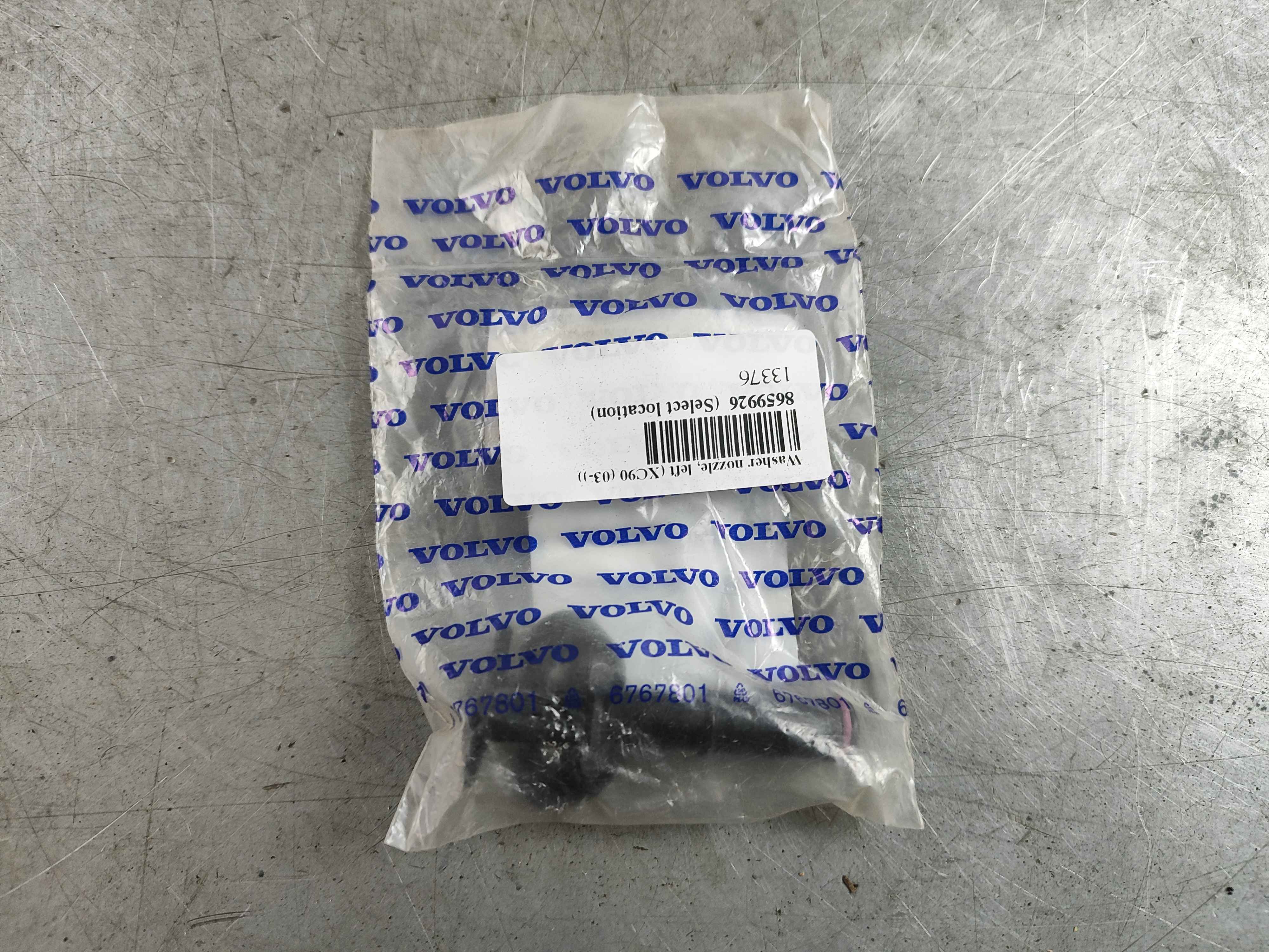 Washer nozzle, left (XC90 (03-))