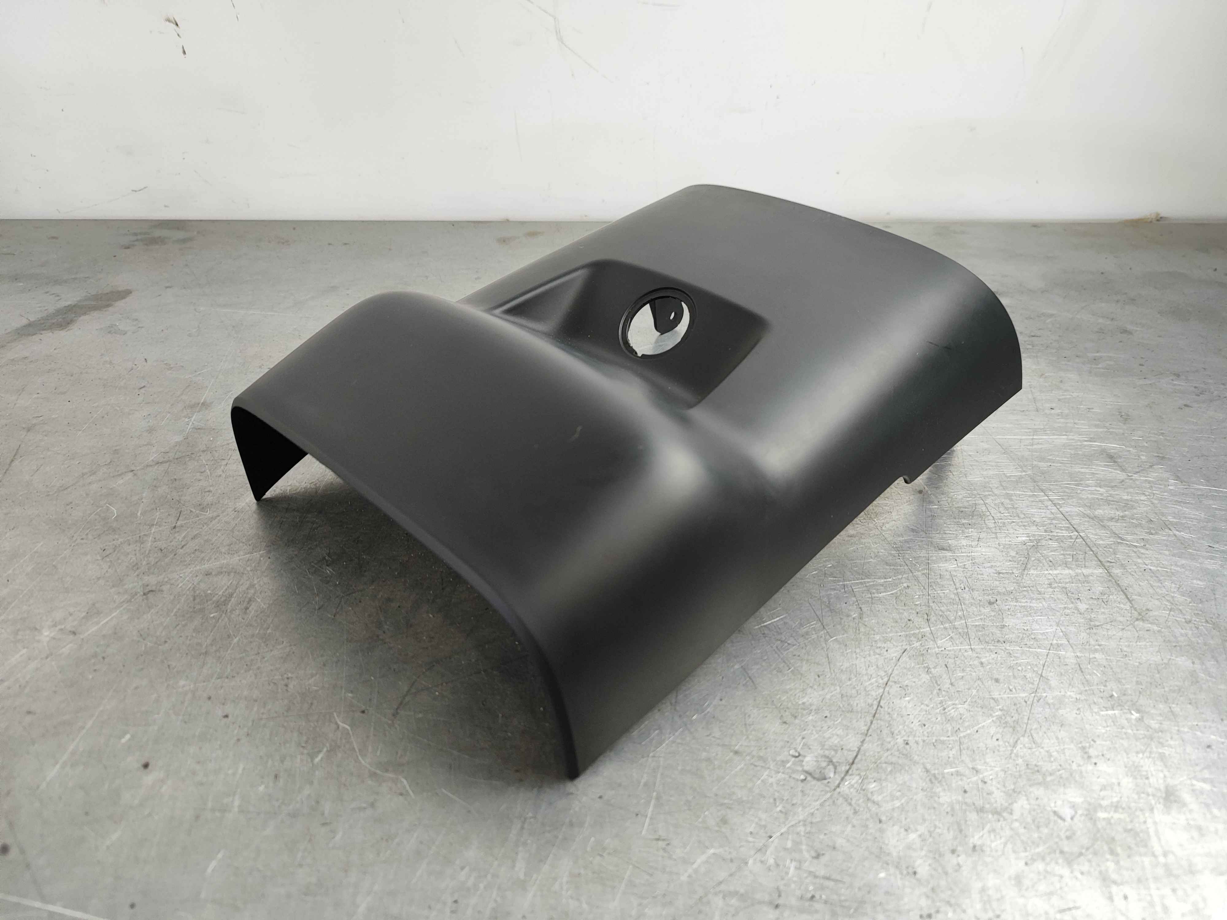 Panel FC 21; CH -670001 FC 25; CH -670001 FC 36; CH -670009 rear Variant code: PG01. Interior code: RXXX.