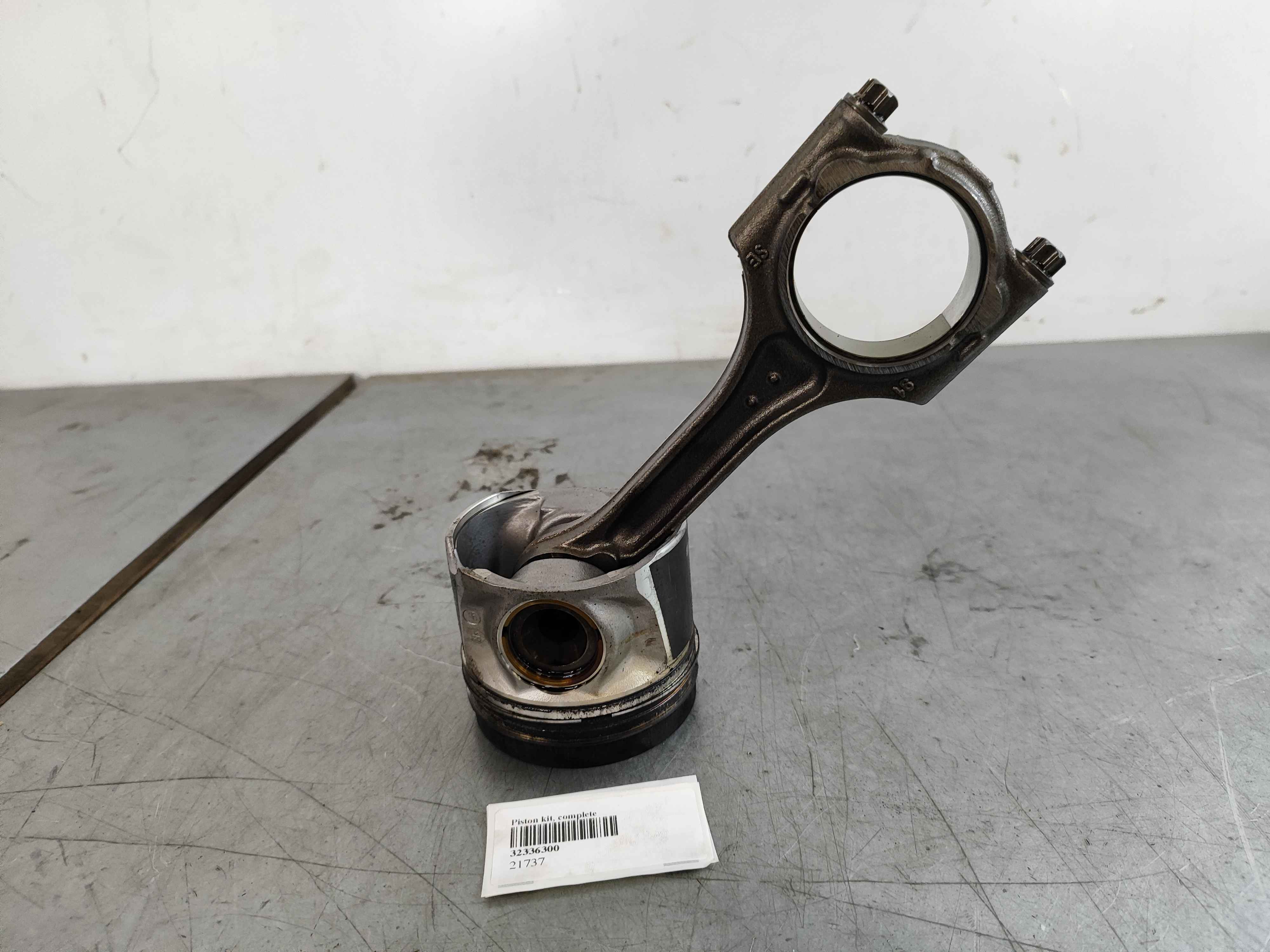 Piston kit, complete