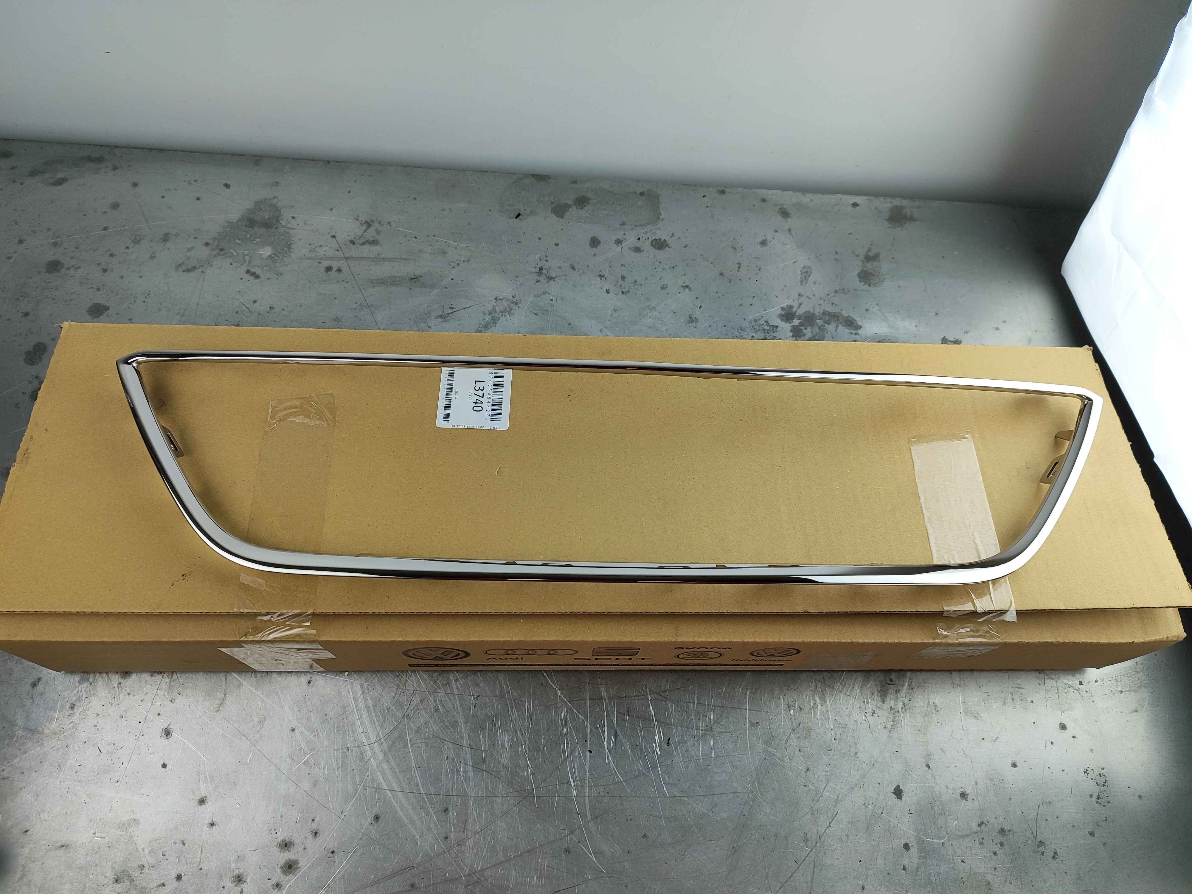 Decorative frame high chrom Seat Leon 5F
