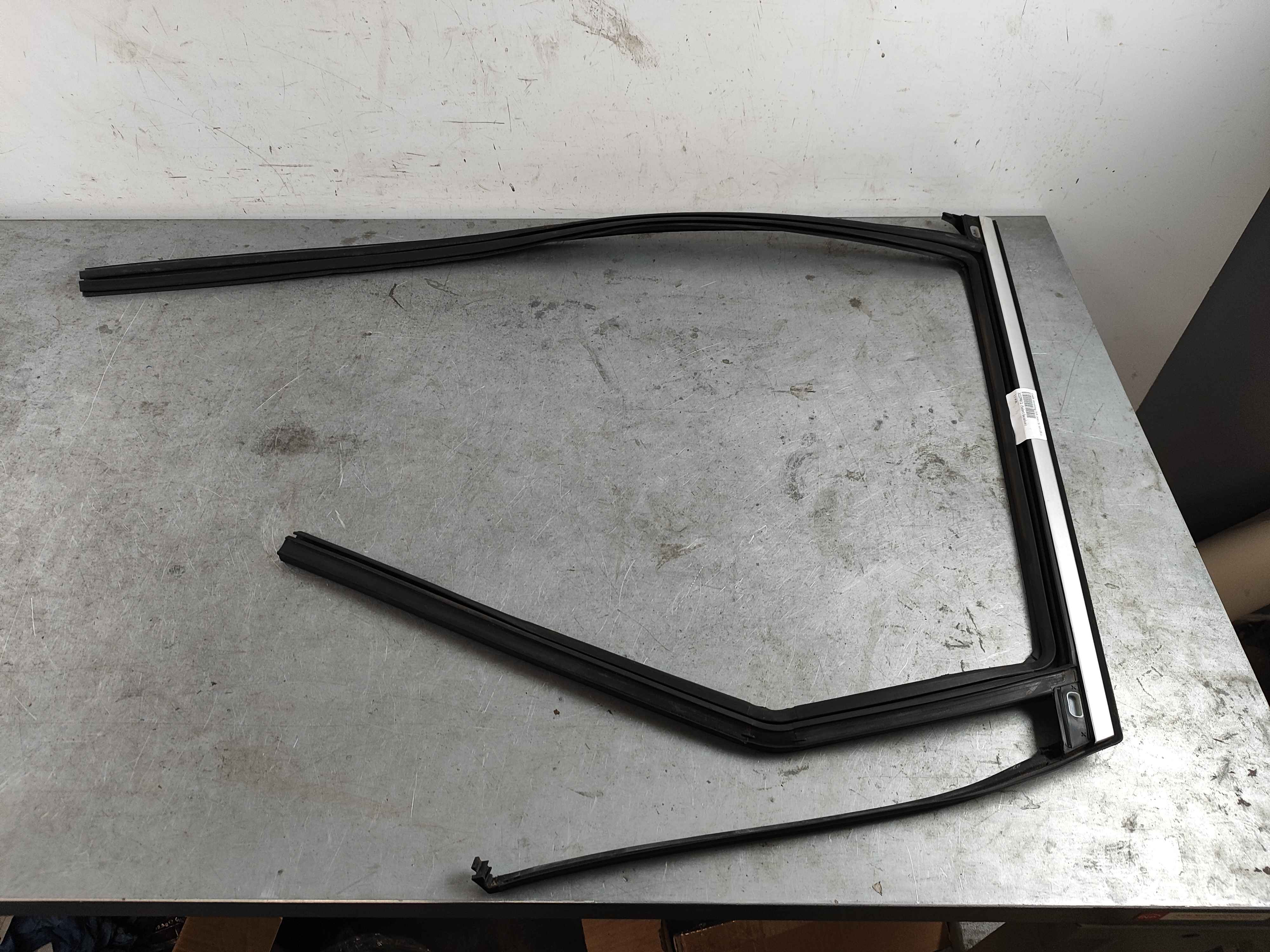 Guide moulding, left, rear (XC60 (18-))