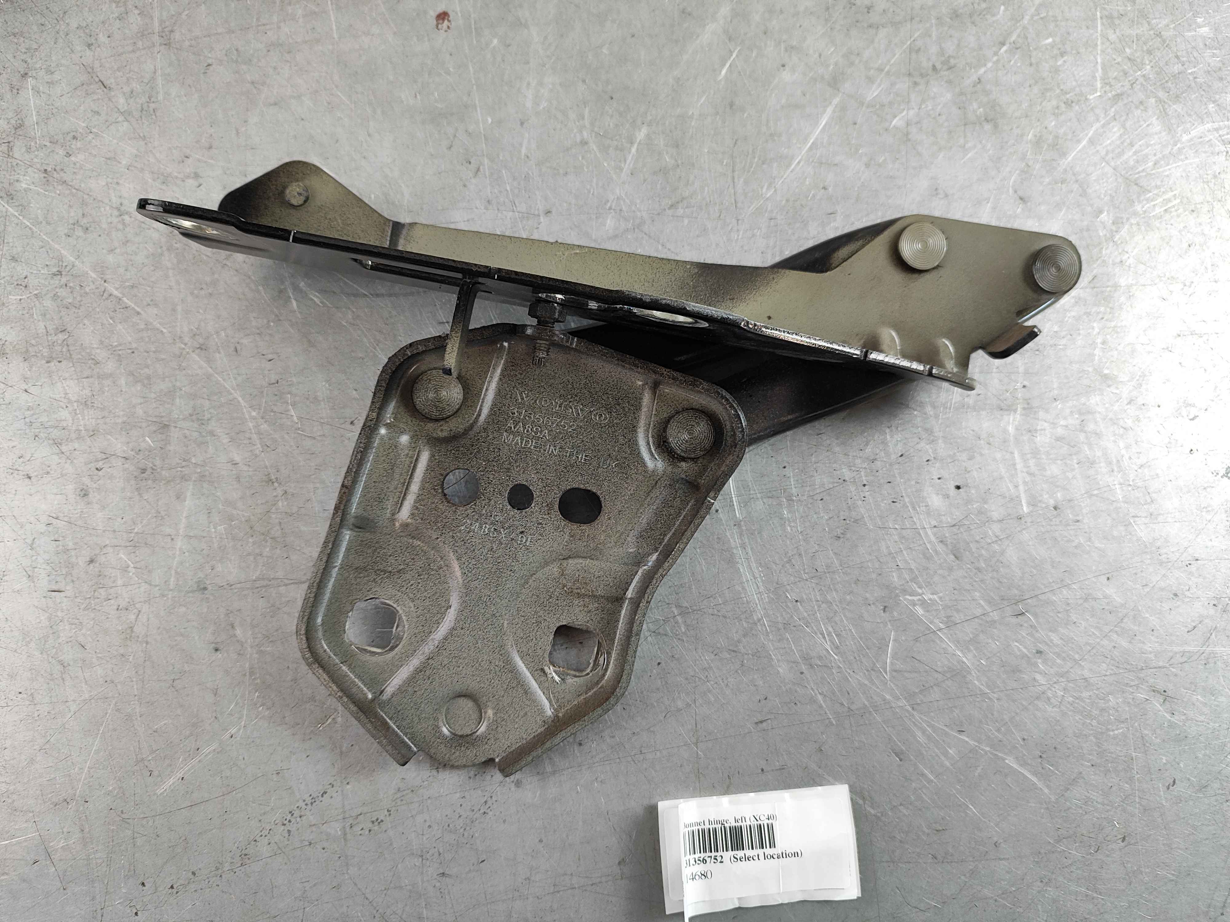 Bonnet hinge, left (XC40)