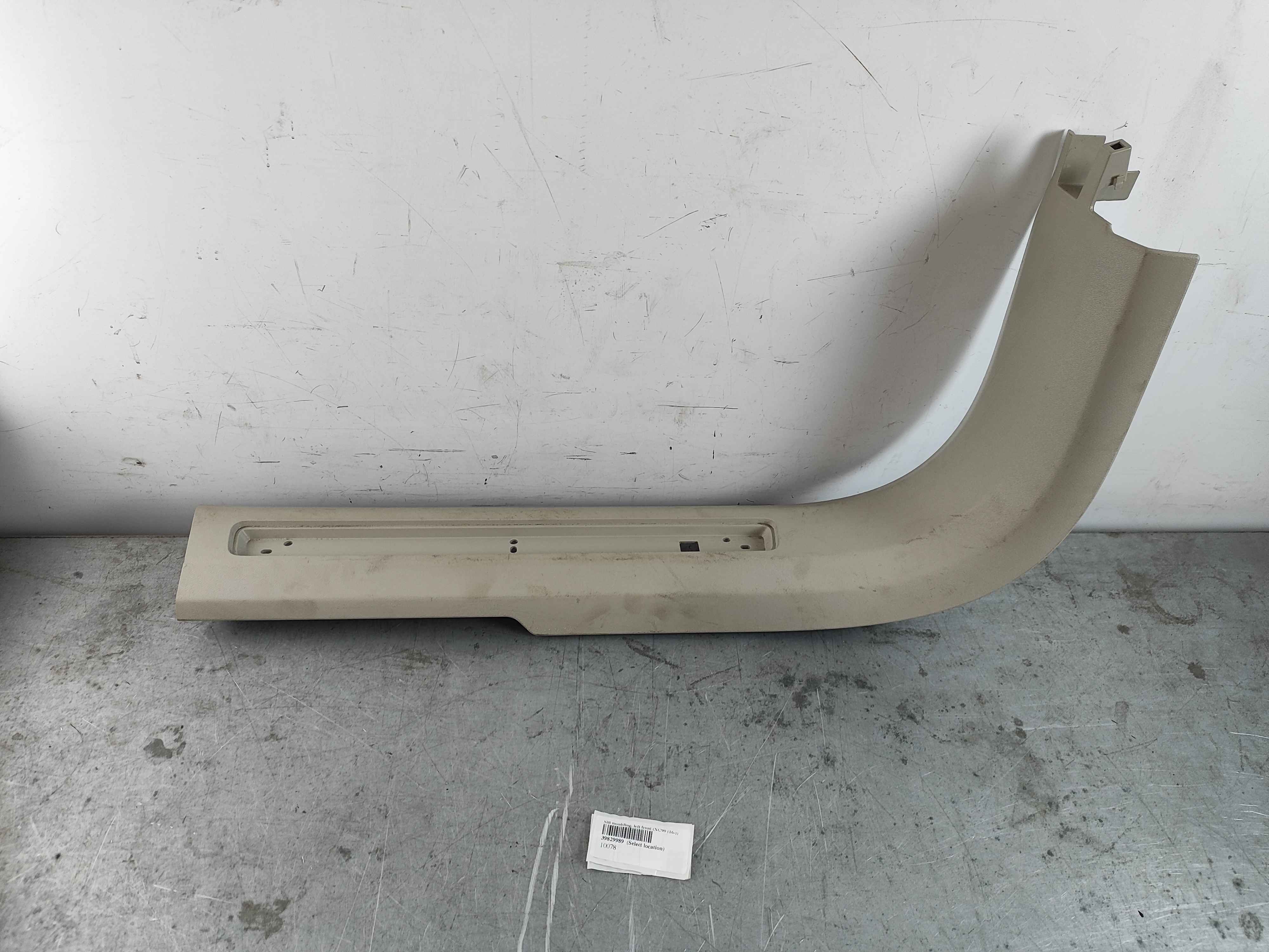Sill moulding, left front (XC90 (16-))