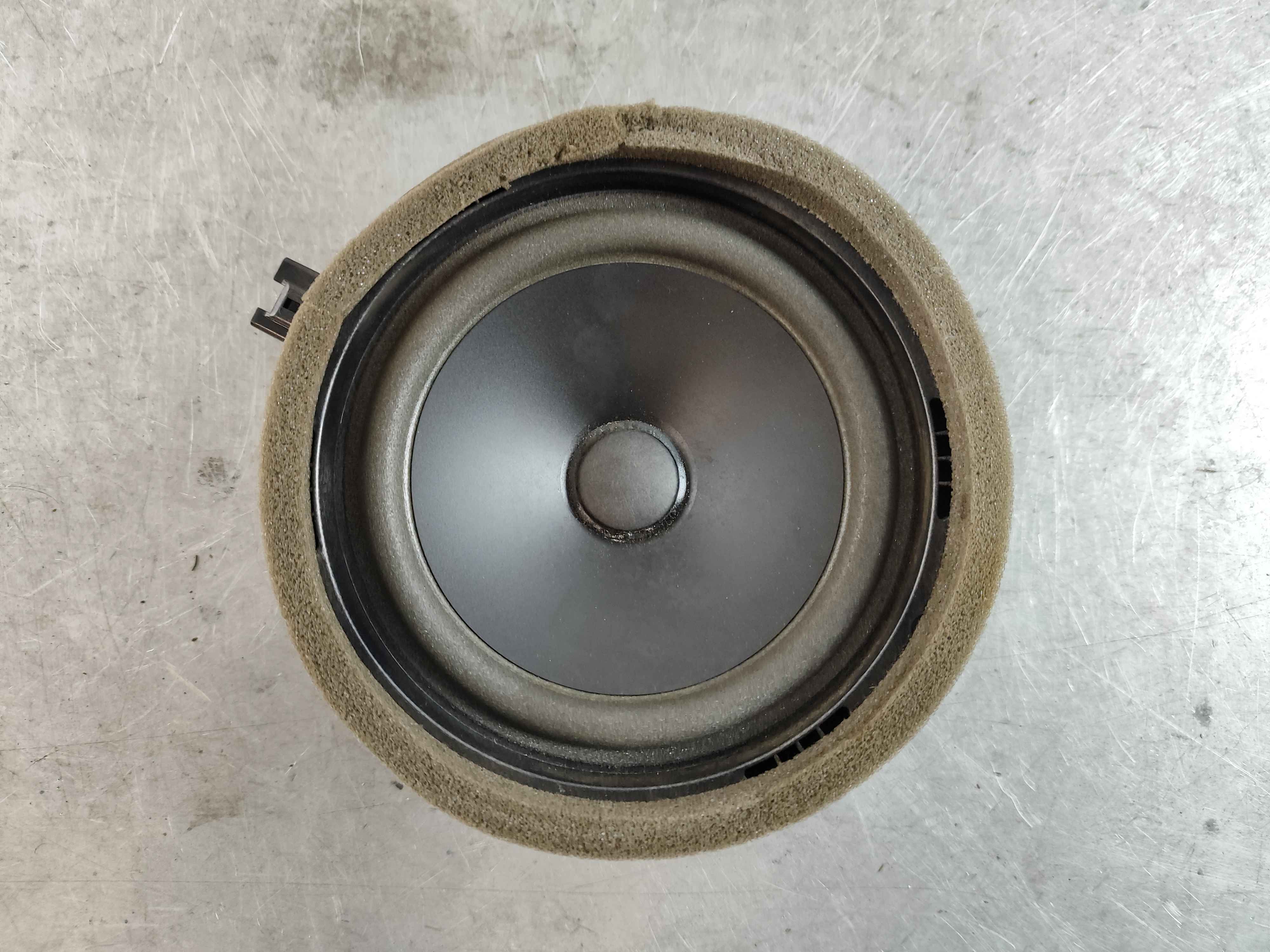 Loudspeaker, base, rear door