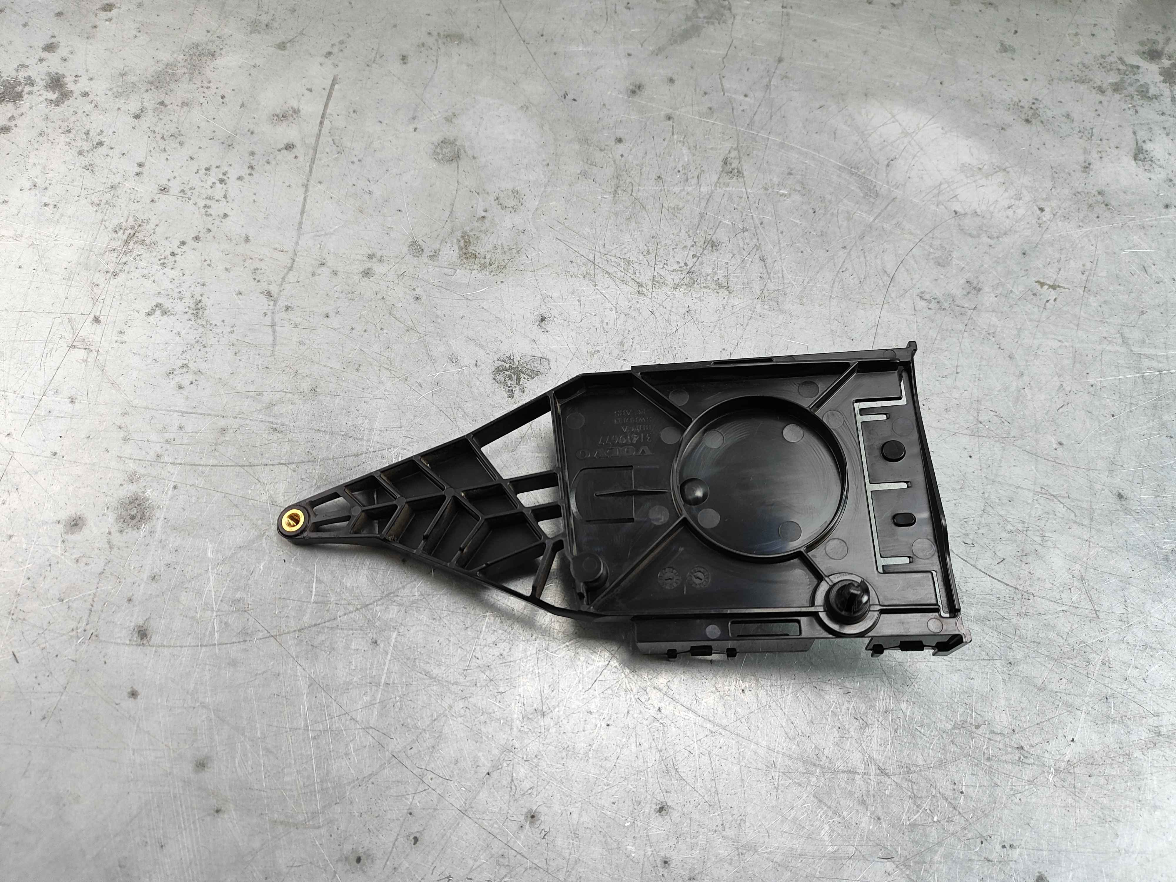 Bracket For vehicles without a power operated tailgate. Power Operated Tailgate Module (POT) TRM
