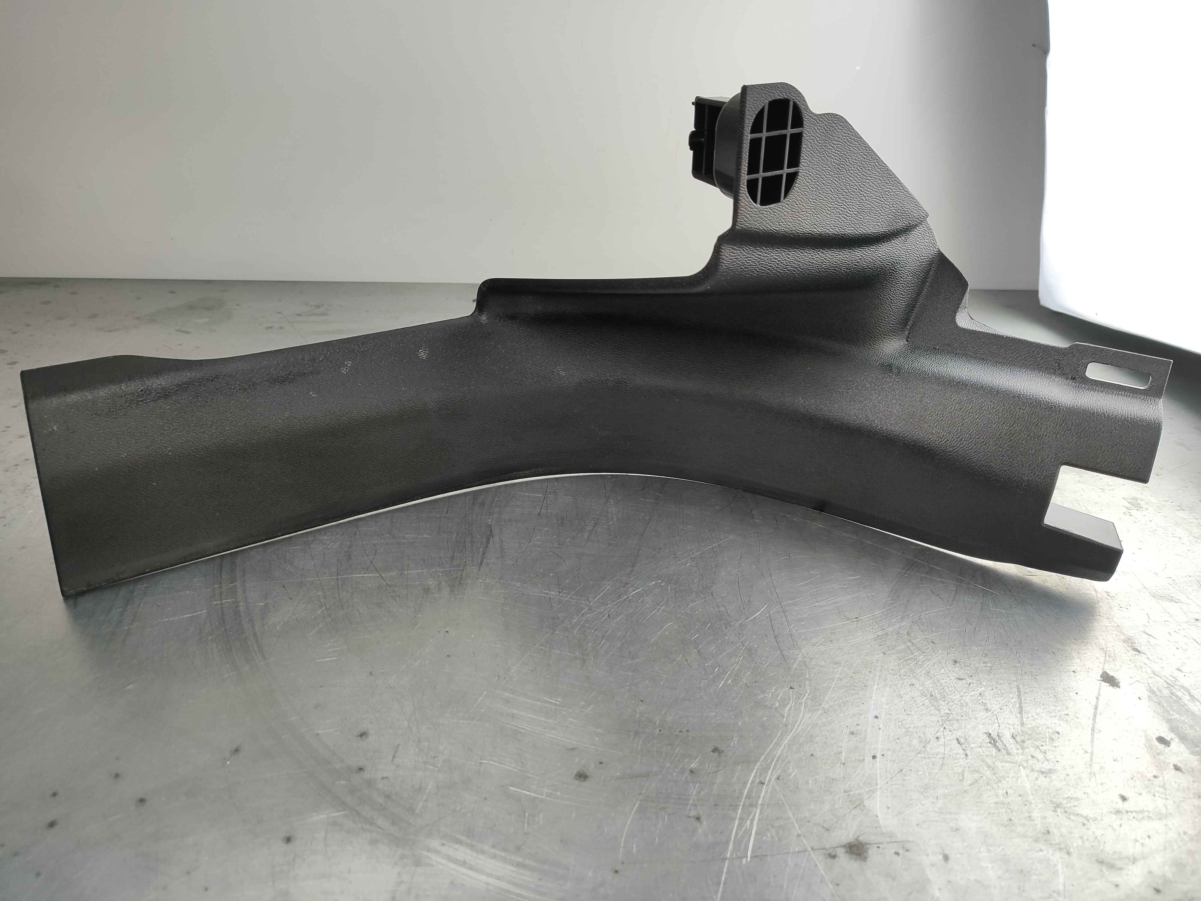 Sill moulding Interior code: RXXX. left rear