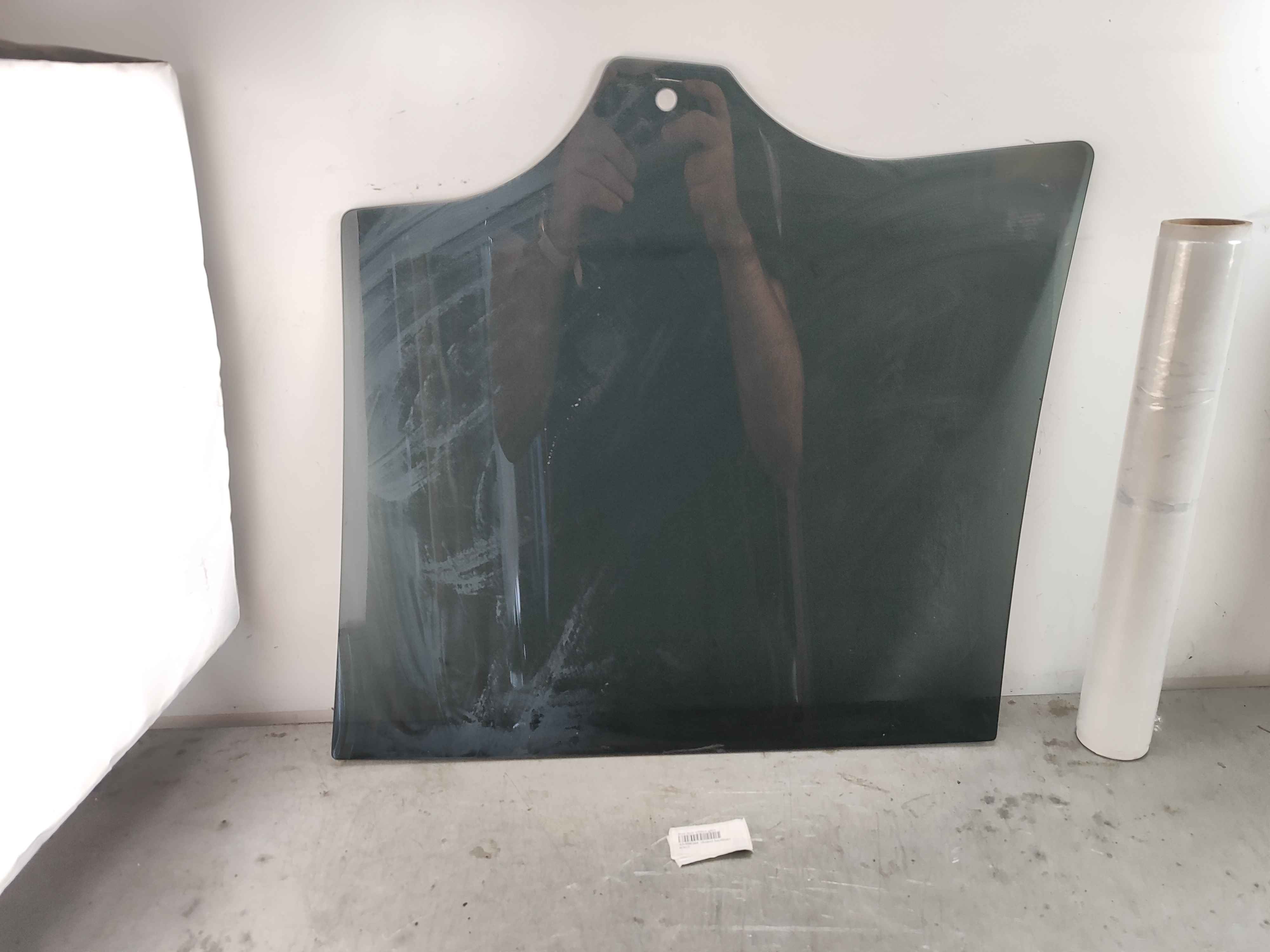 Rear door window glass