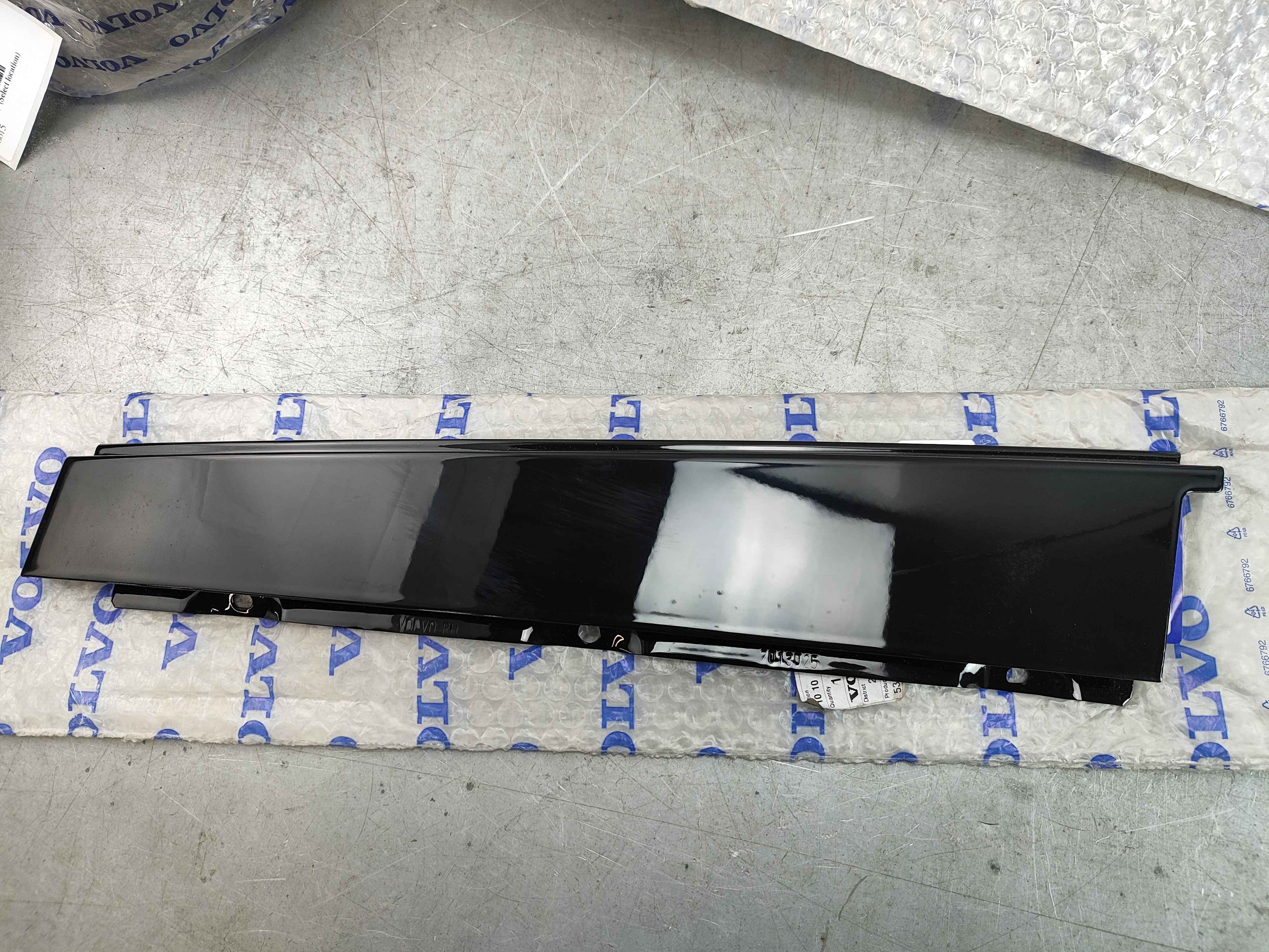 Trim panel, rear, B-pillar, right (S80 (07-)|V70 (08-)| XC70 (08-) )