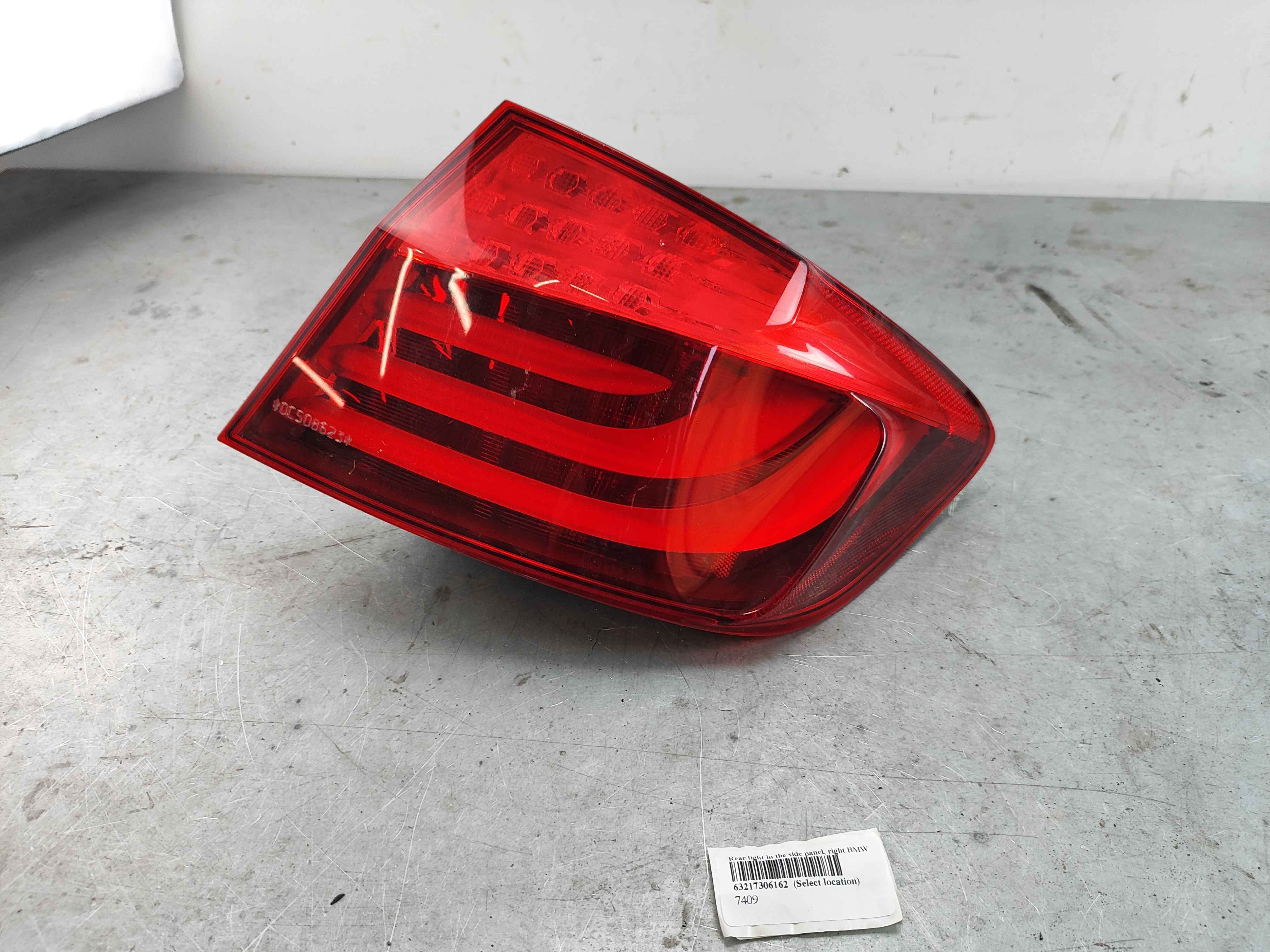 Rear light in the side panel, right BMW