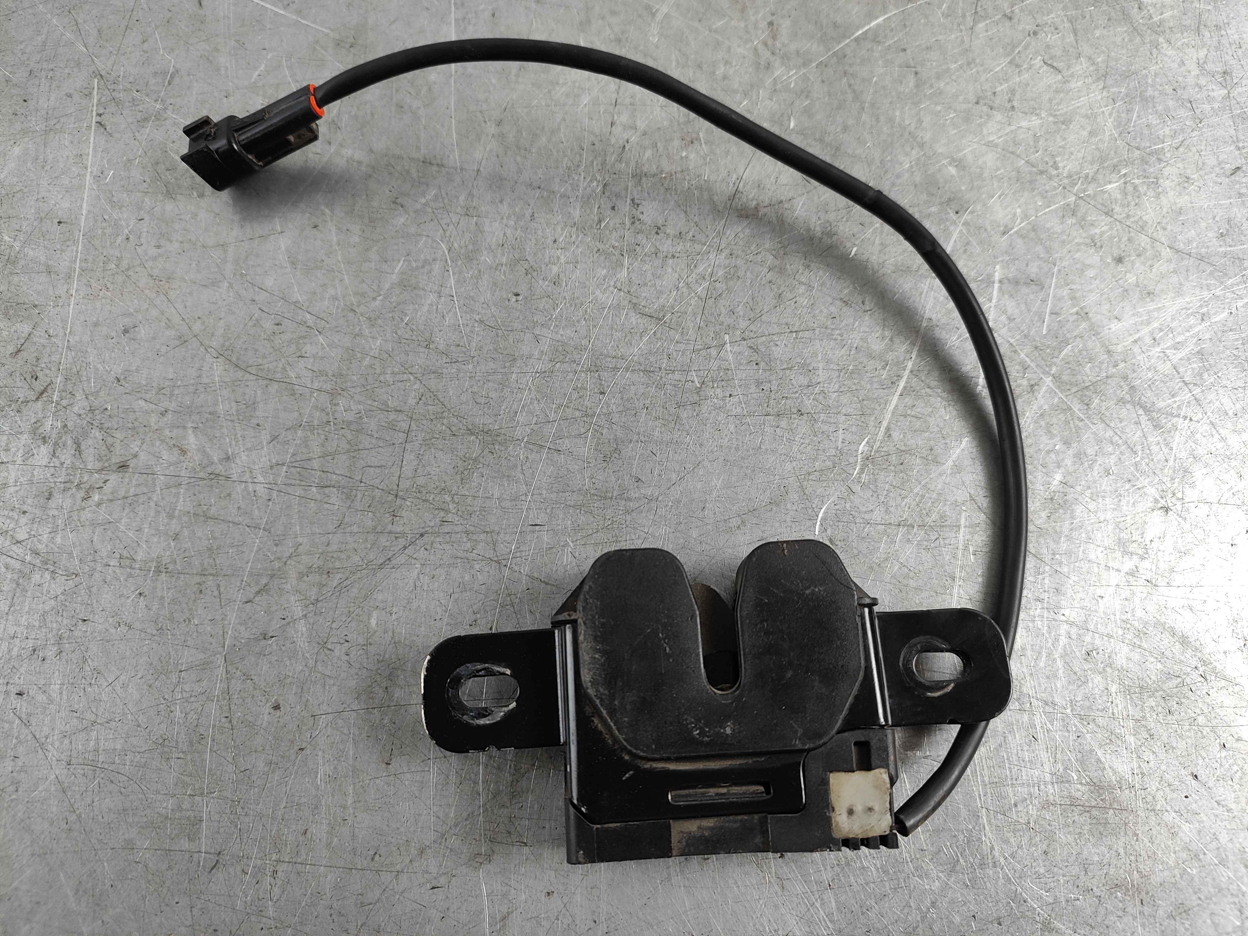 Bonnet lock, right (S60 (11-18)|V60 (-18)|V40 (13-)|V40 Cross C. )