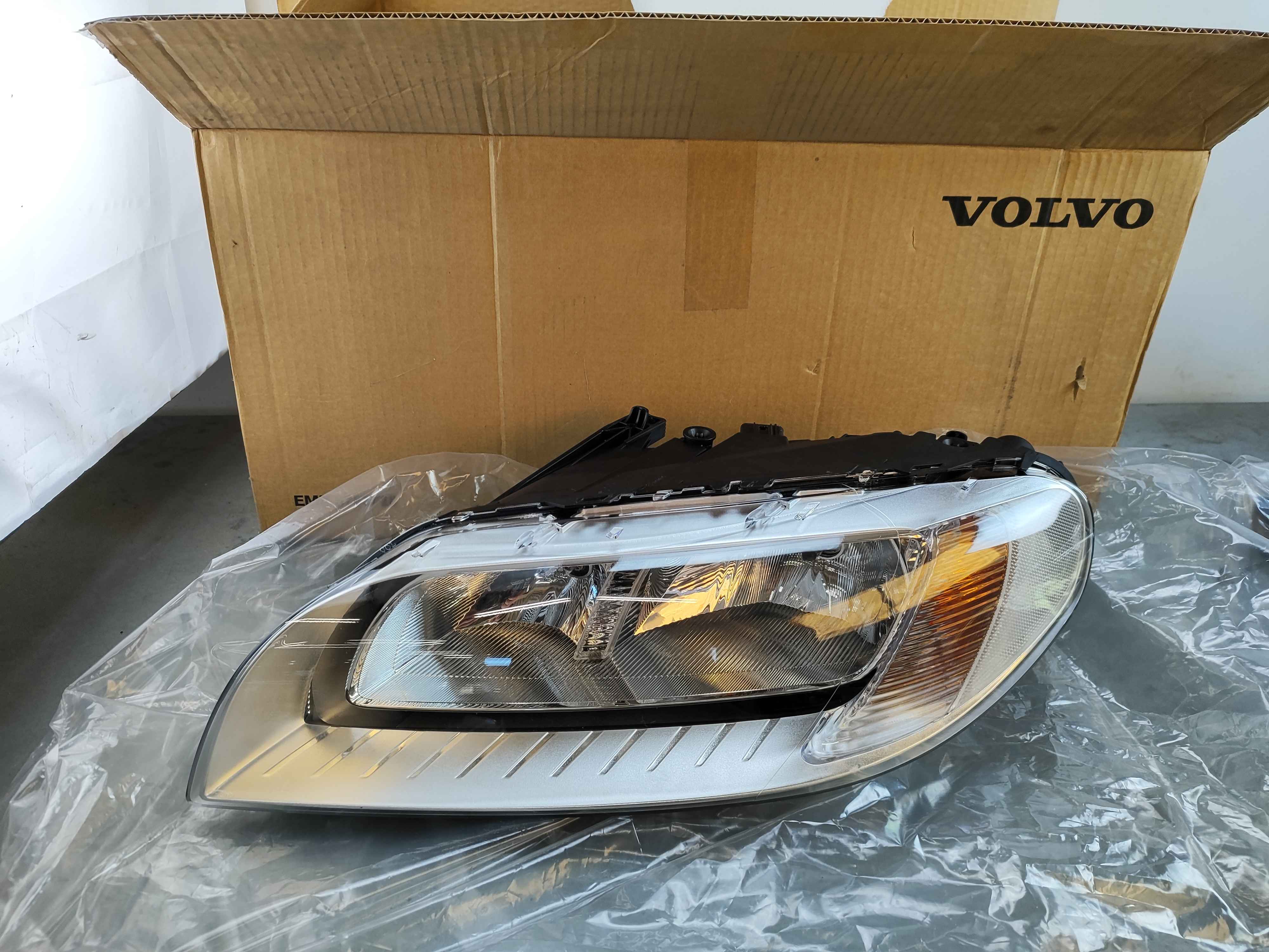 Headlamp, left (S80 (07-)|V70 (08-)|XC70 (08-))