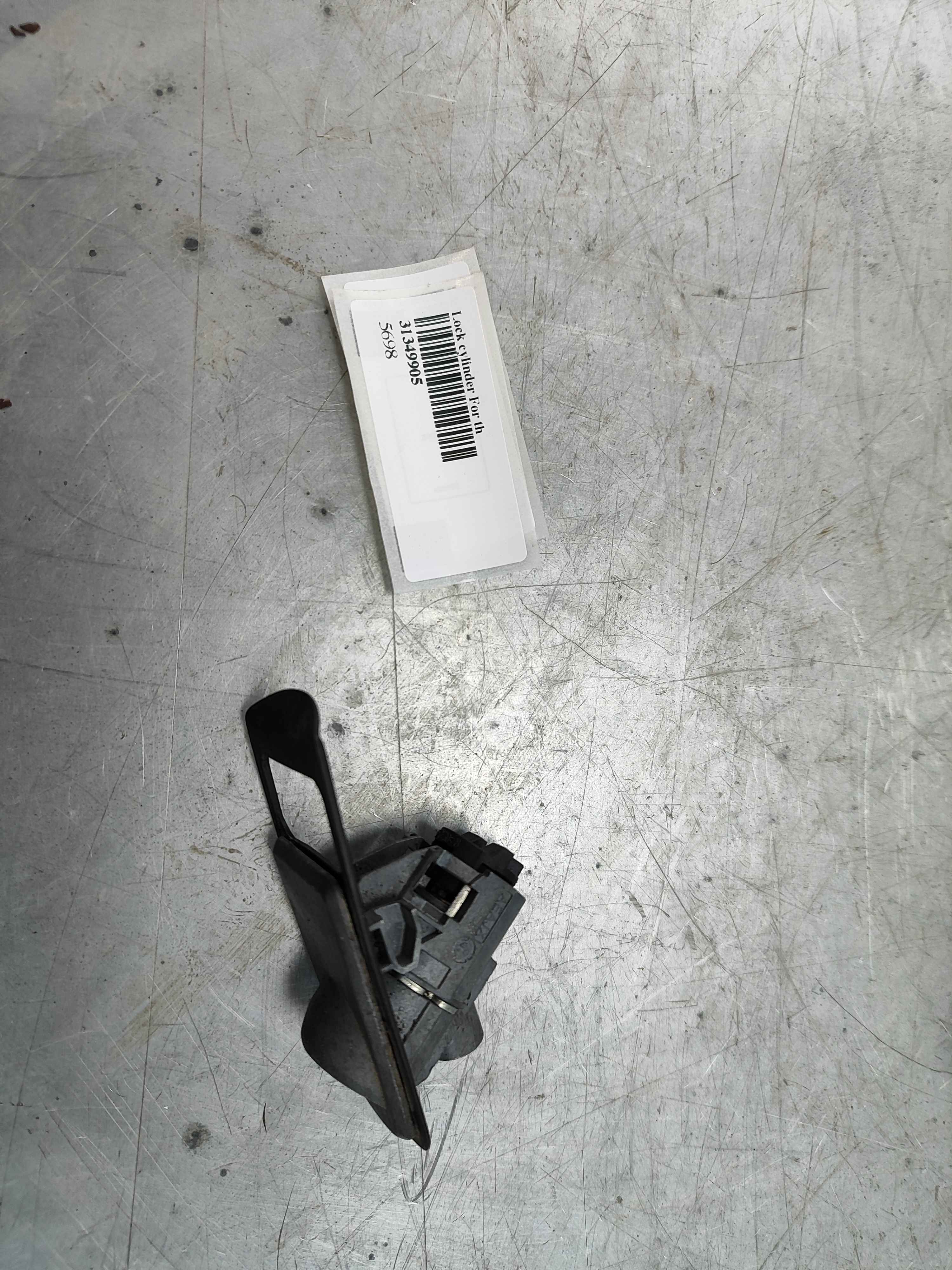 Lock cylinder For this part number the lock cylinder will be delivered with ordered combination but with no key.