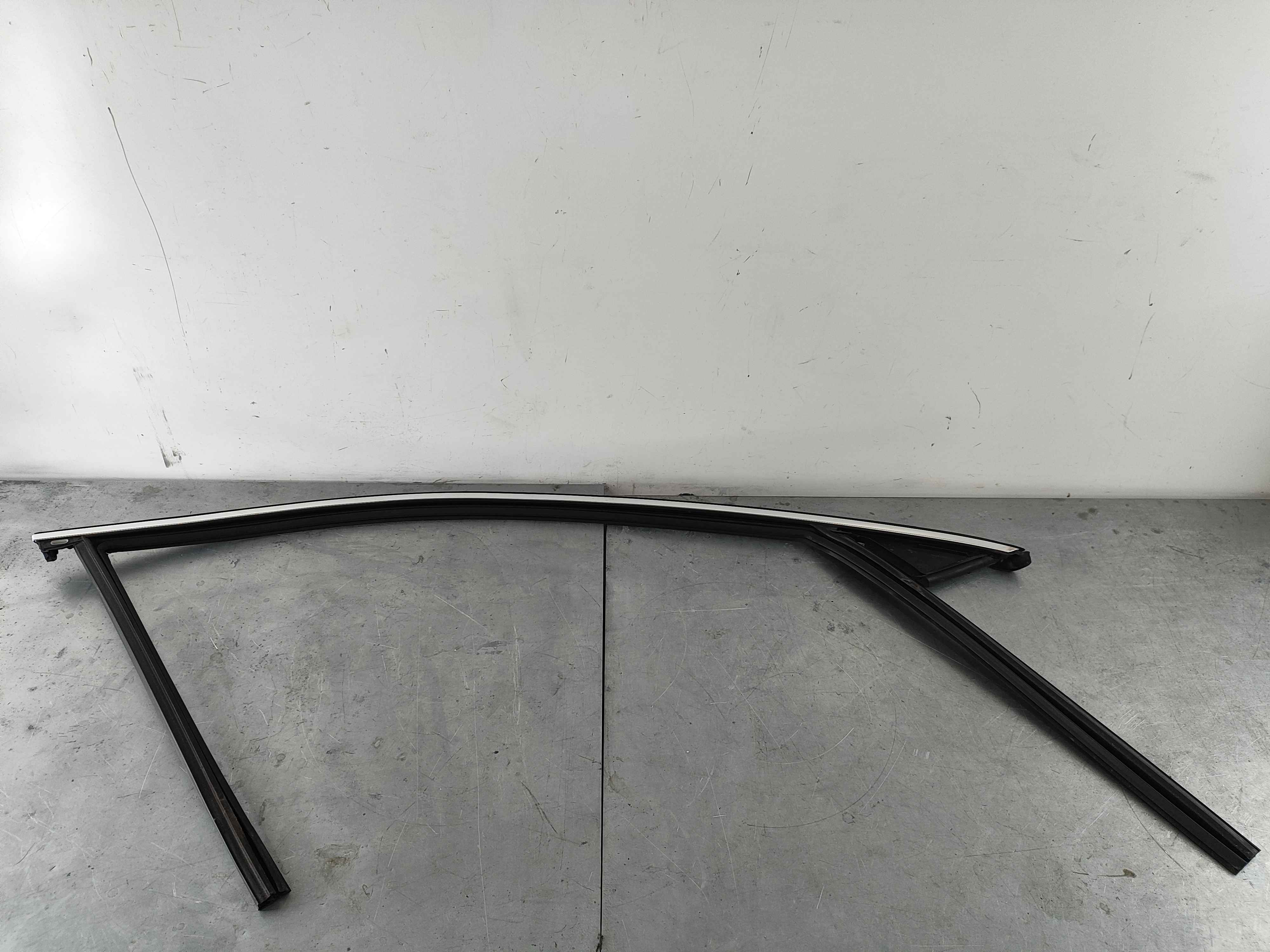 Guide moulding, front, right (XC60 (18-))