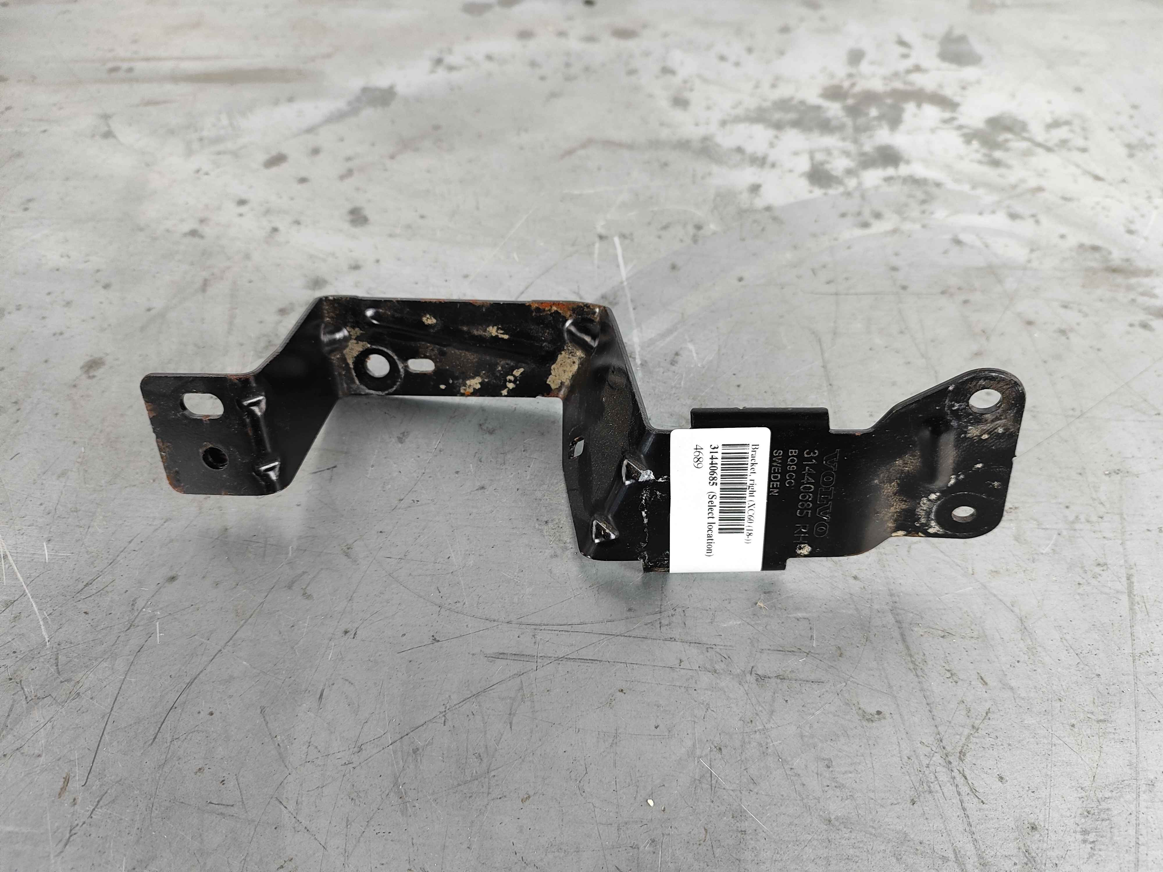 Bracket, right (XC60 (18-))