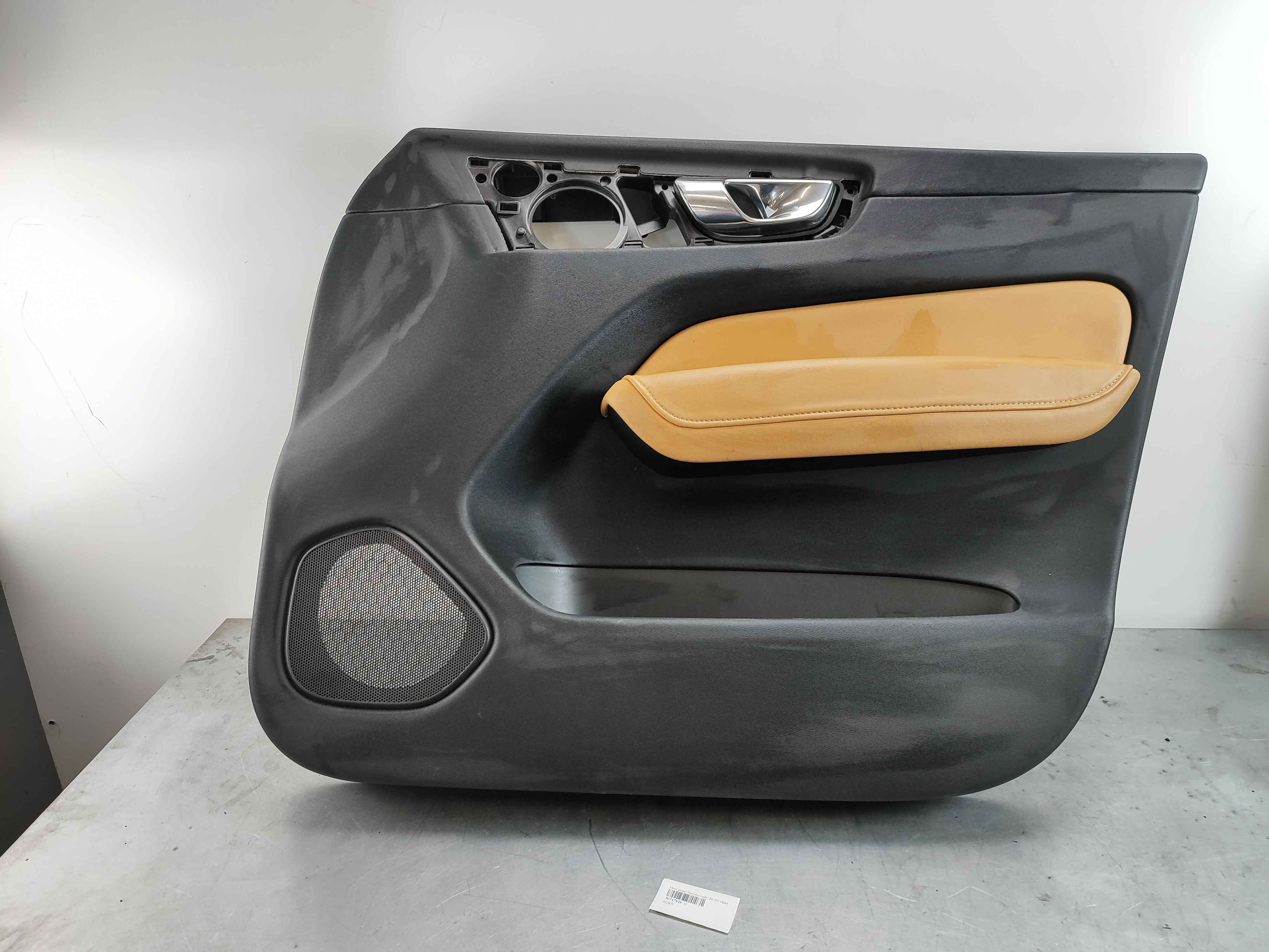Door panel Interior code: RC20. right