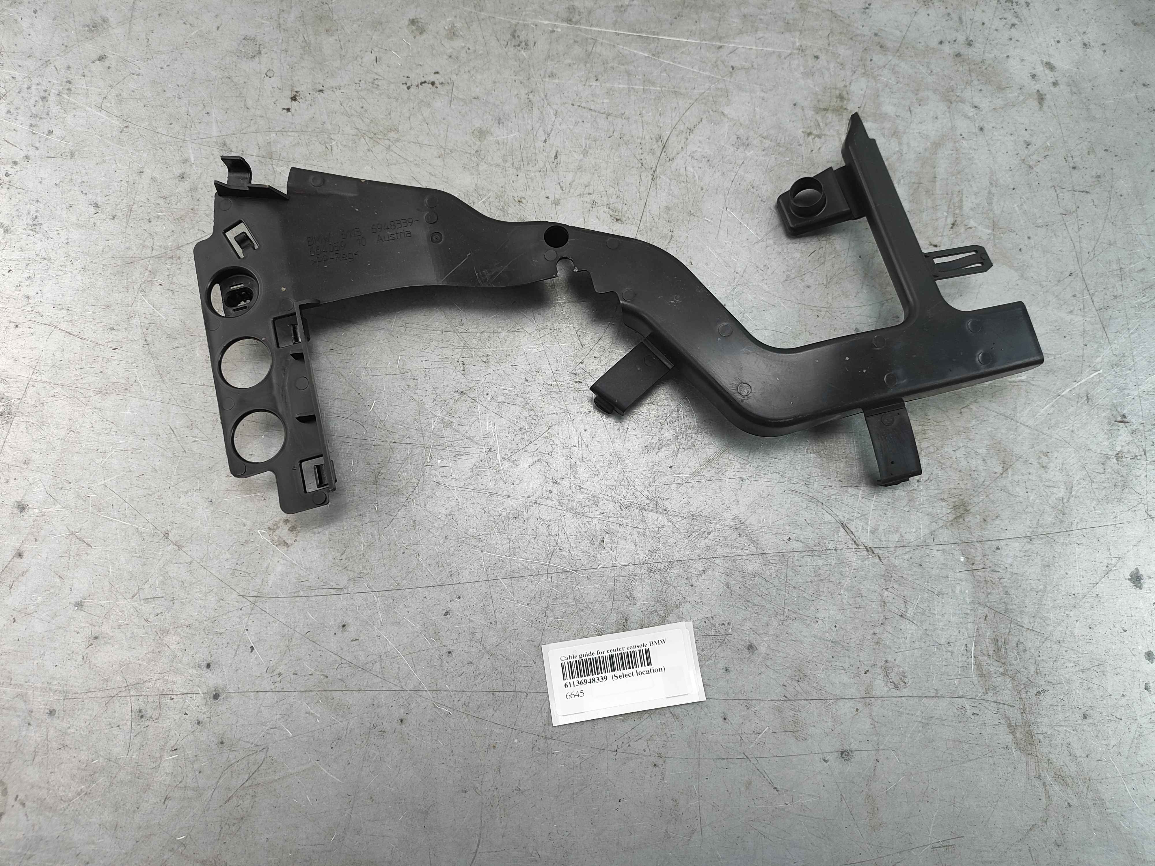 Cable guide for center console BMW