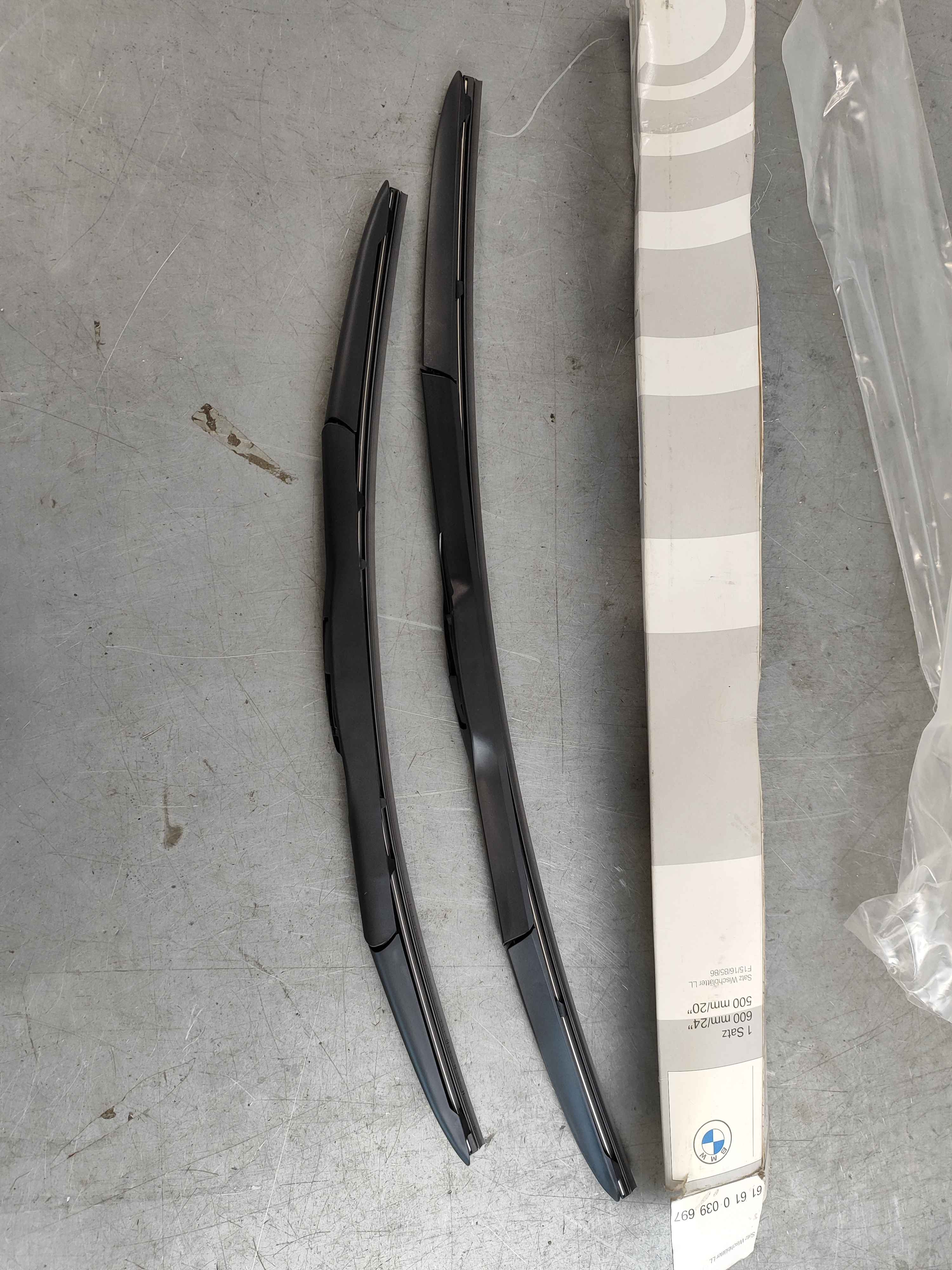 Set of wiper blades BMW