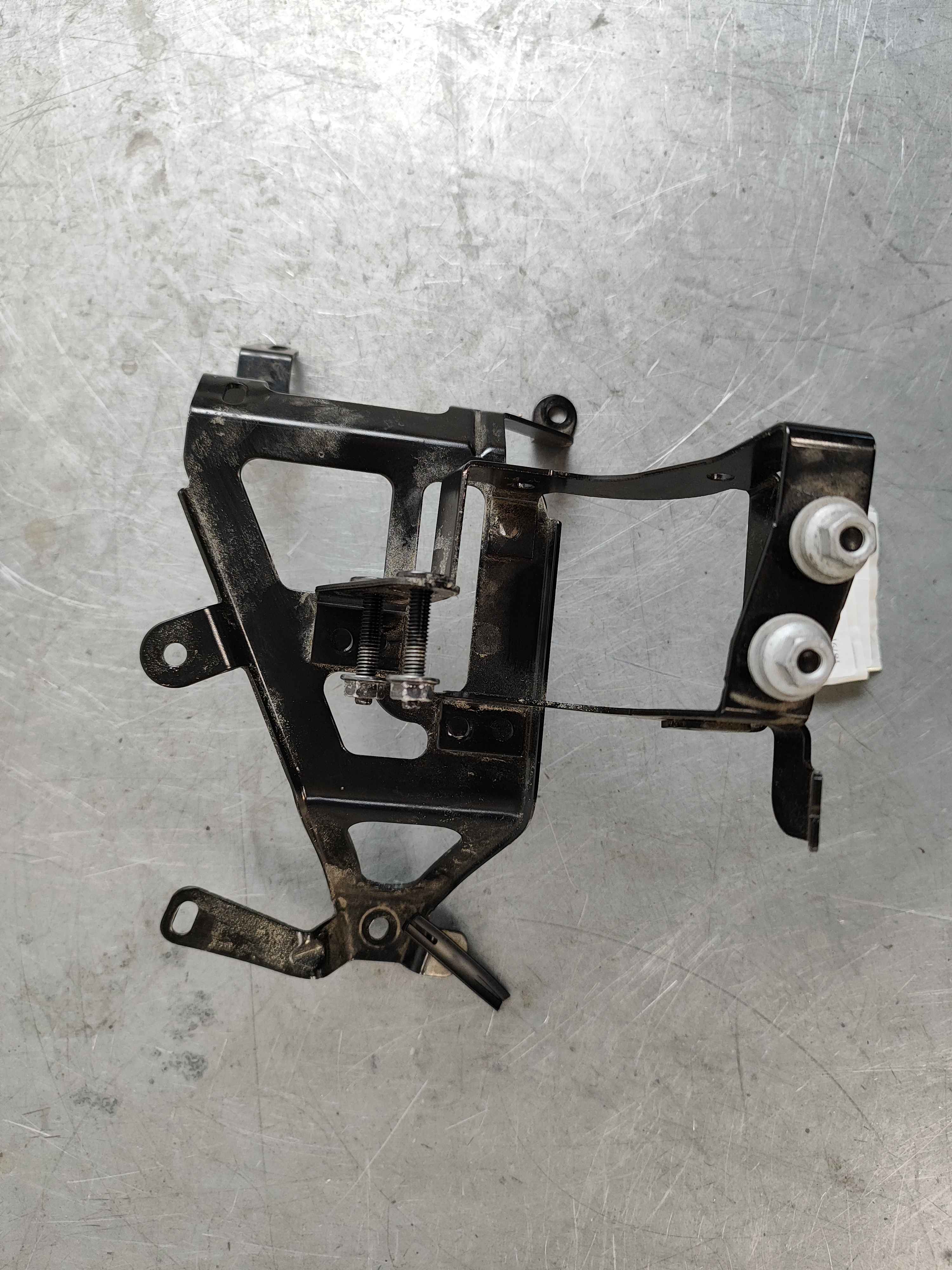 Bracket (S90 (17-))