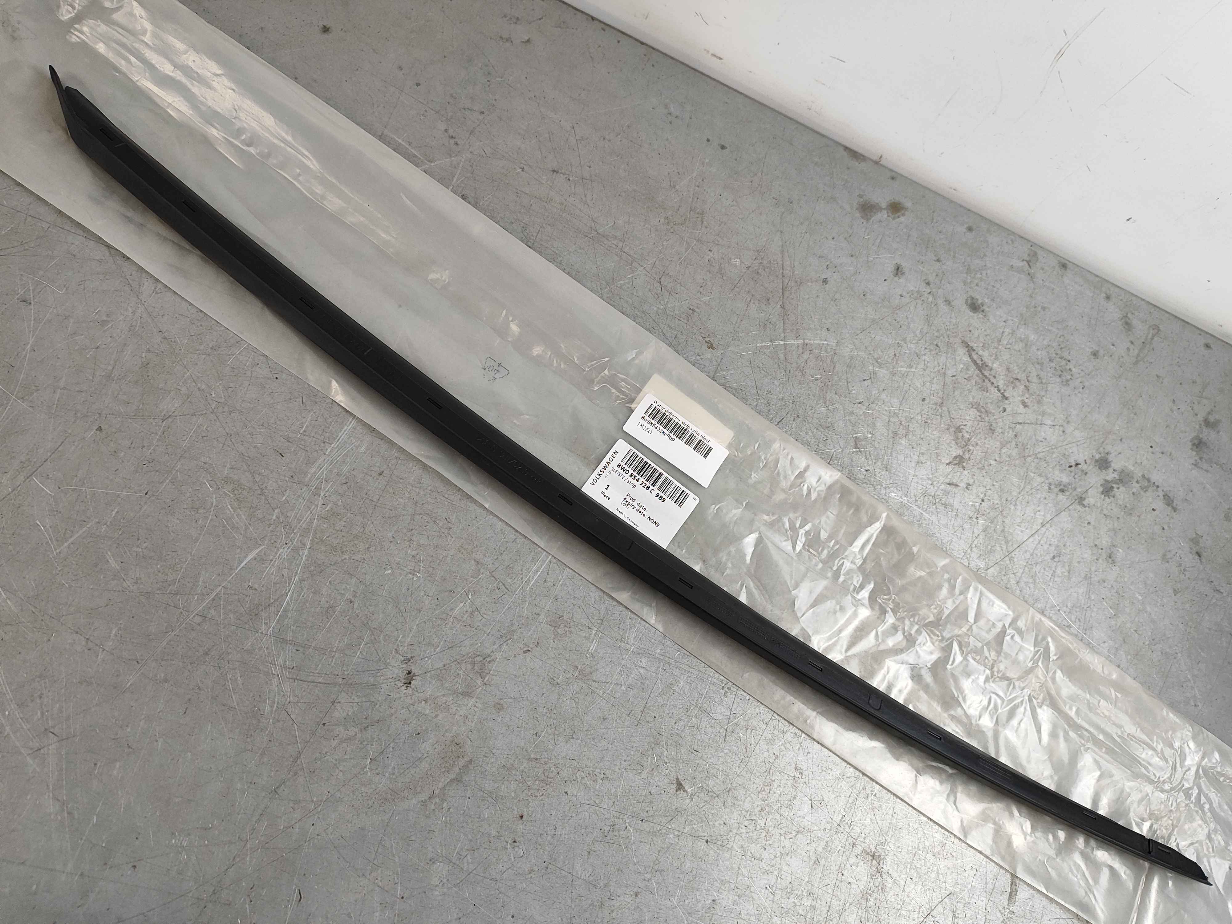 Water deflector strip satin black