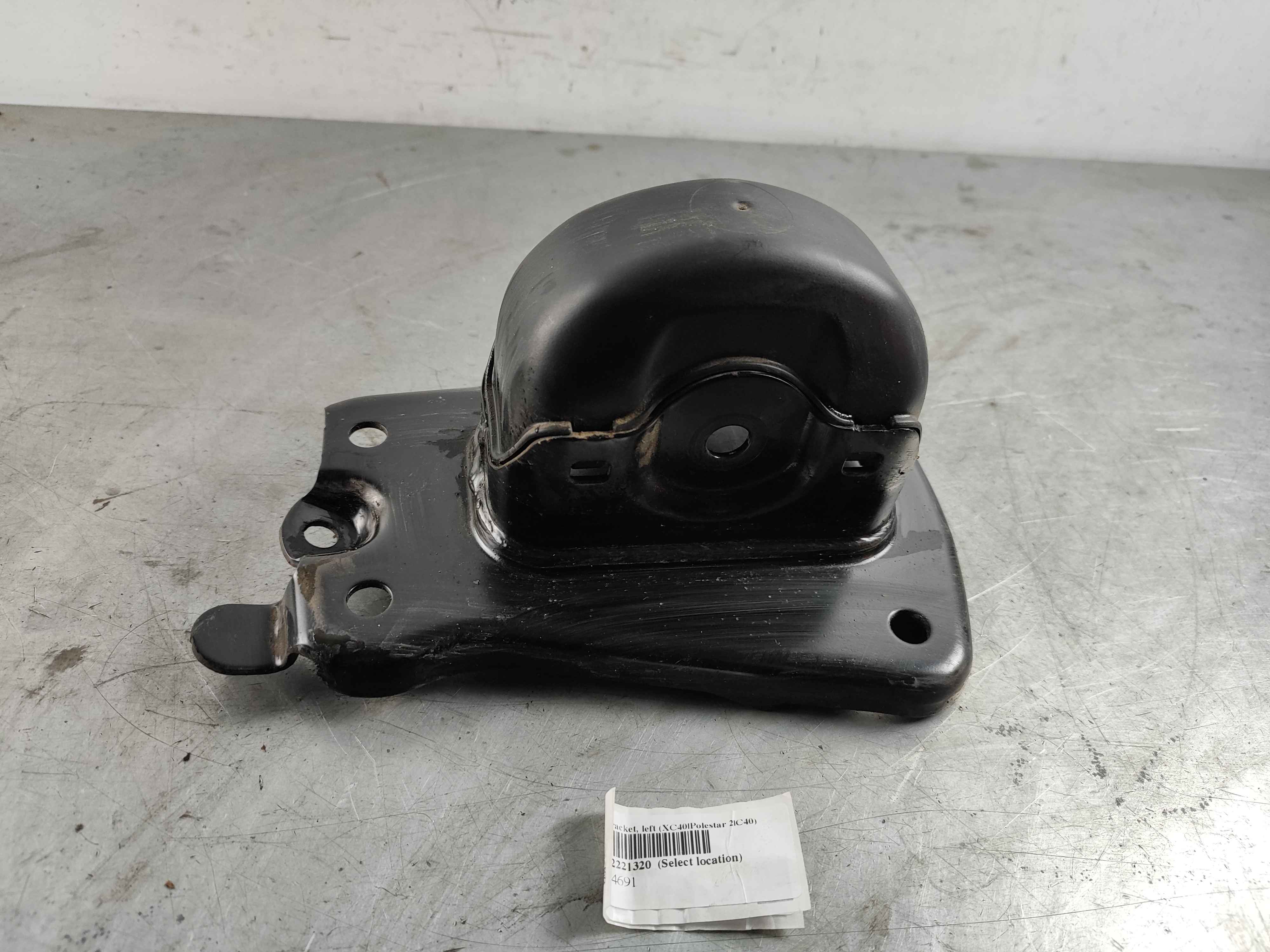 Bracket, left (XC40|Polestar 2|C40)