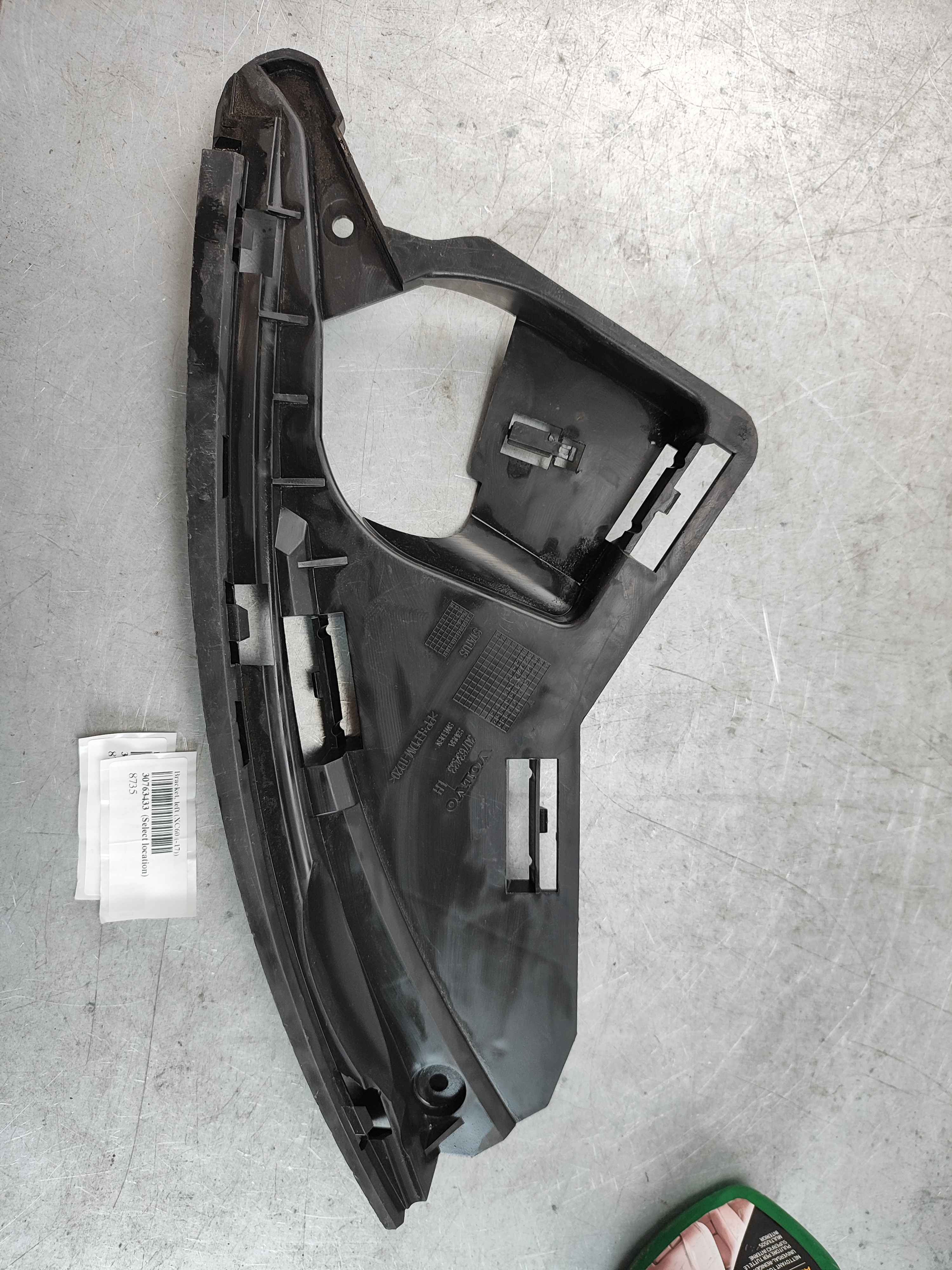 Bracket, left (XC60 (-17))