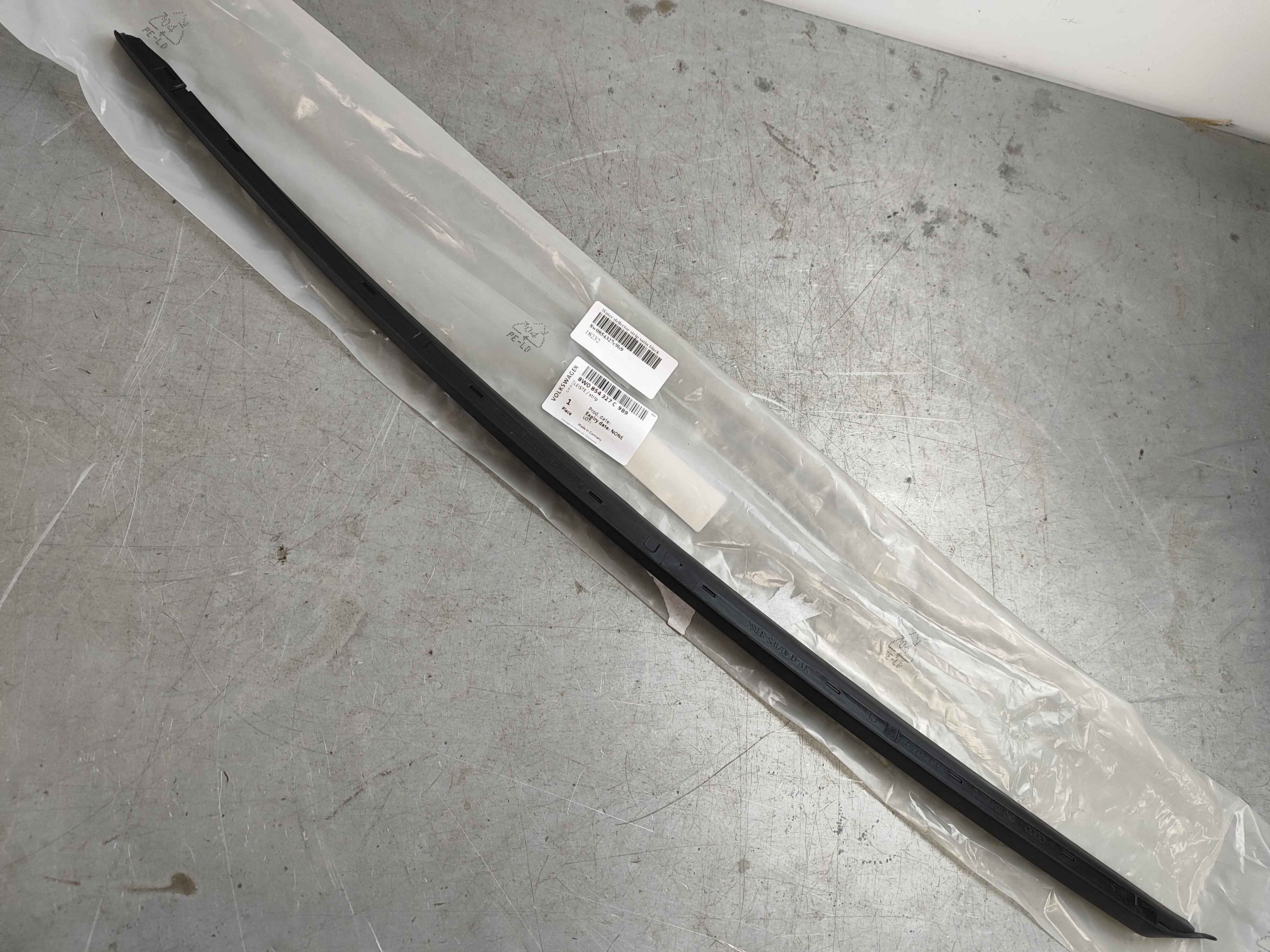 Water deflector strip satin black