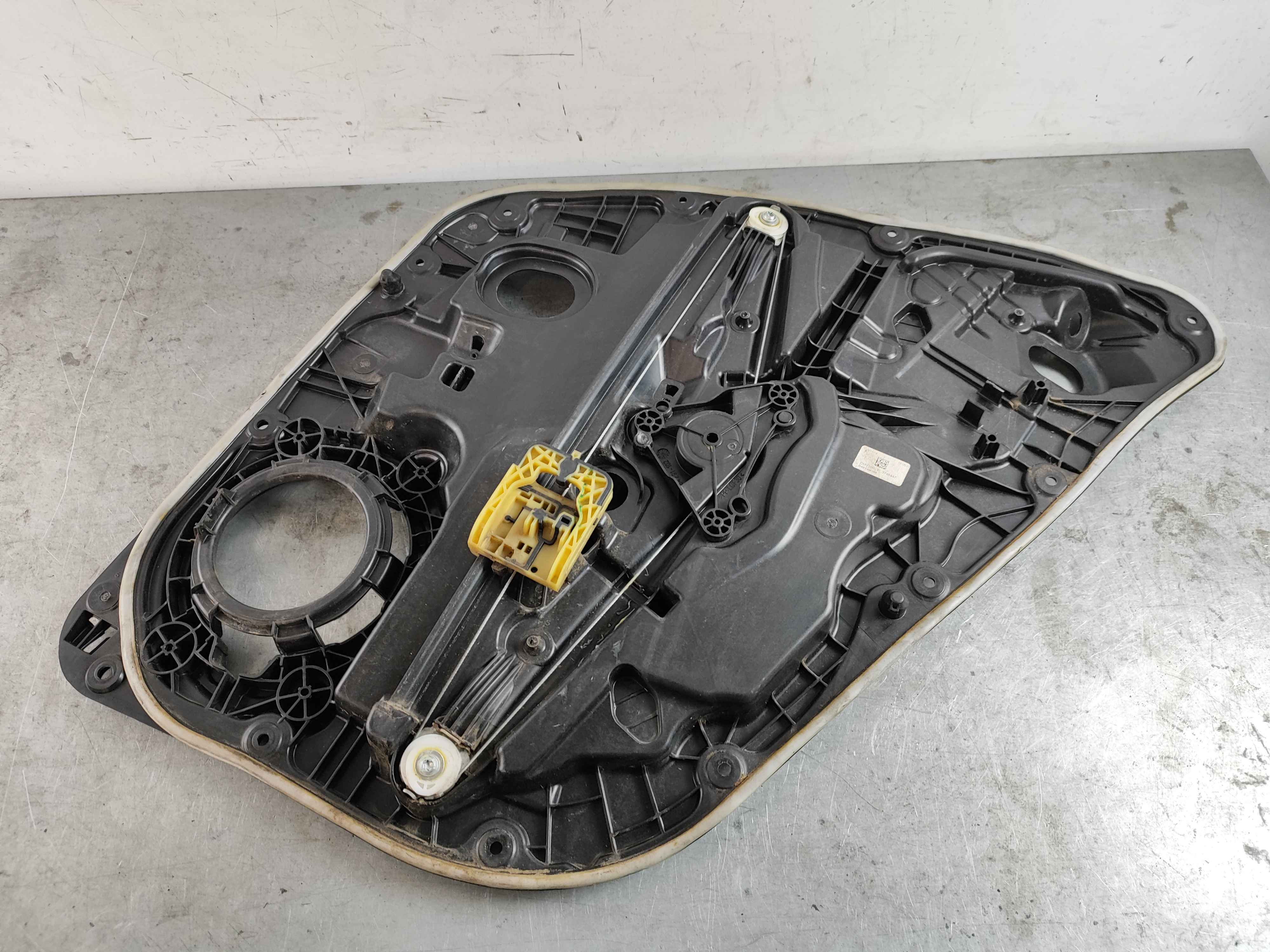 Carrier, left rear (XC60 (18-))