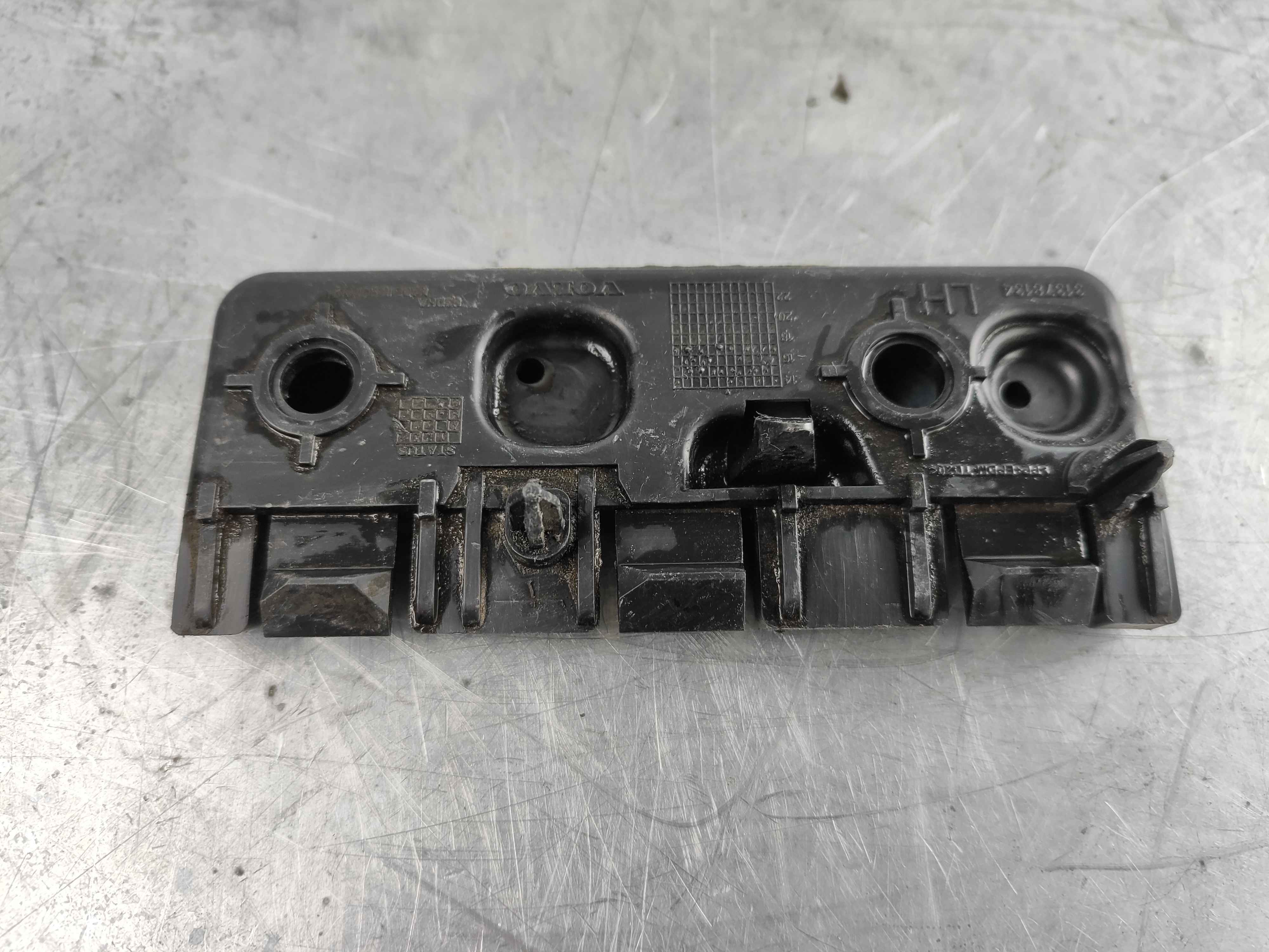 Bracket, left (XC90 (16-))
