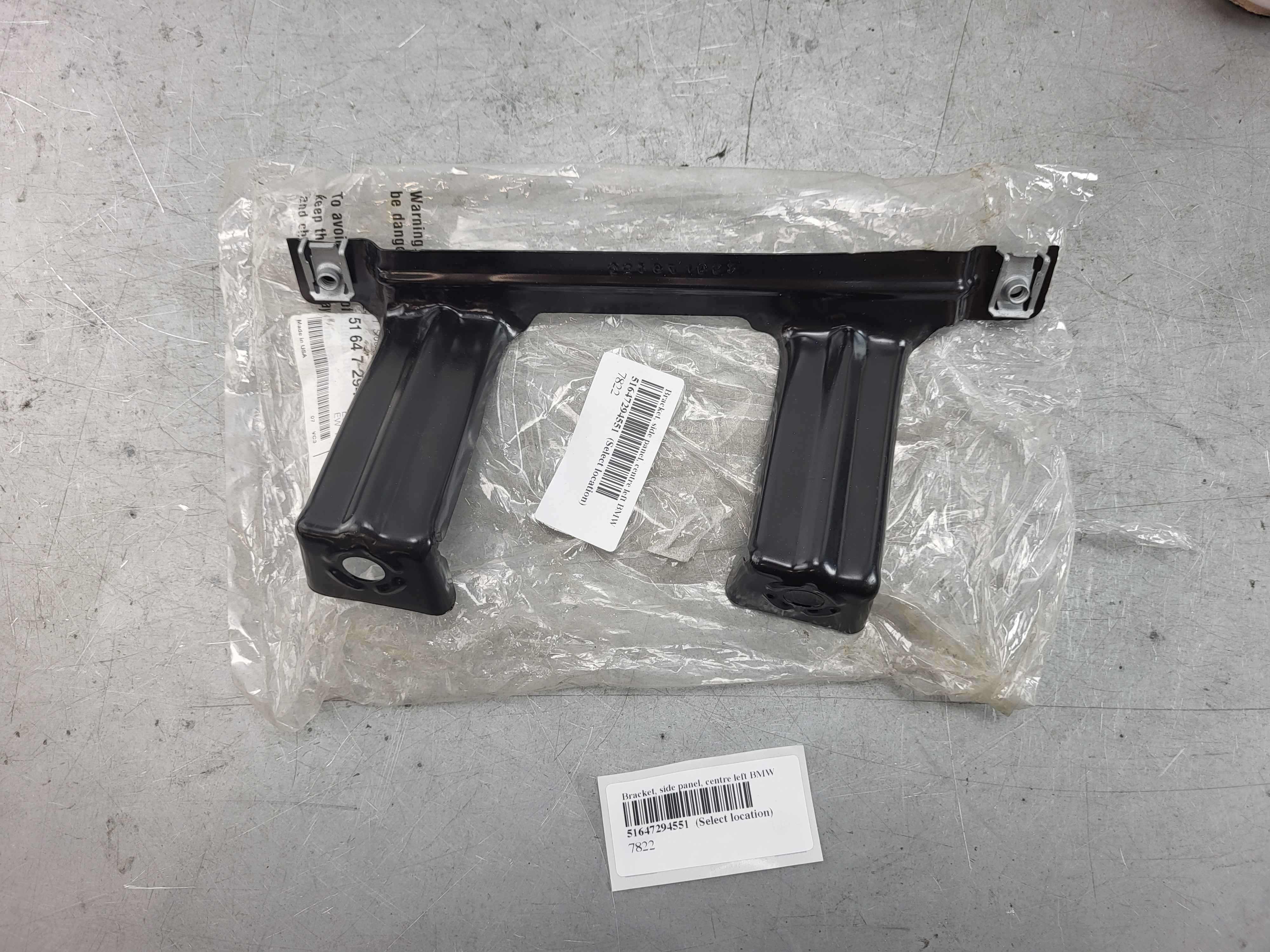 Bracket, side panel, centre left BMW