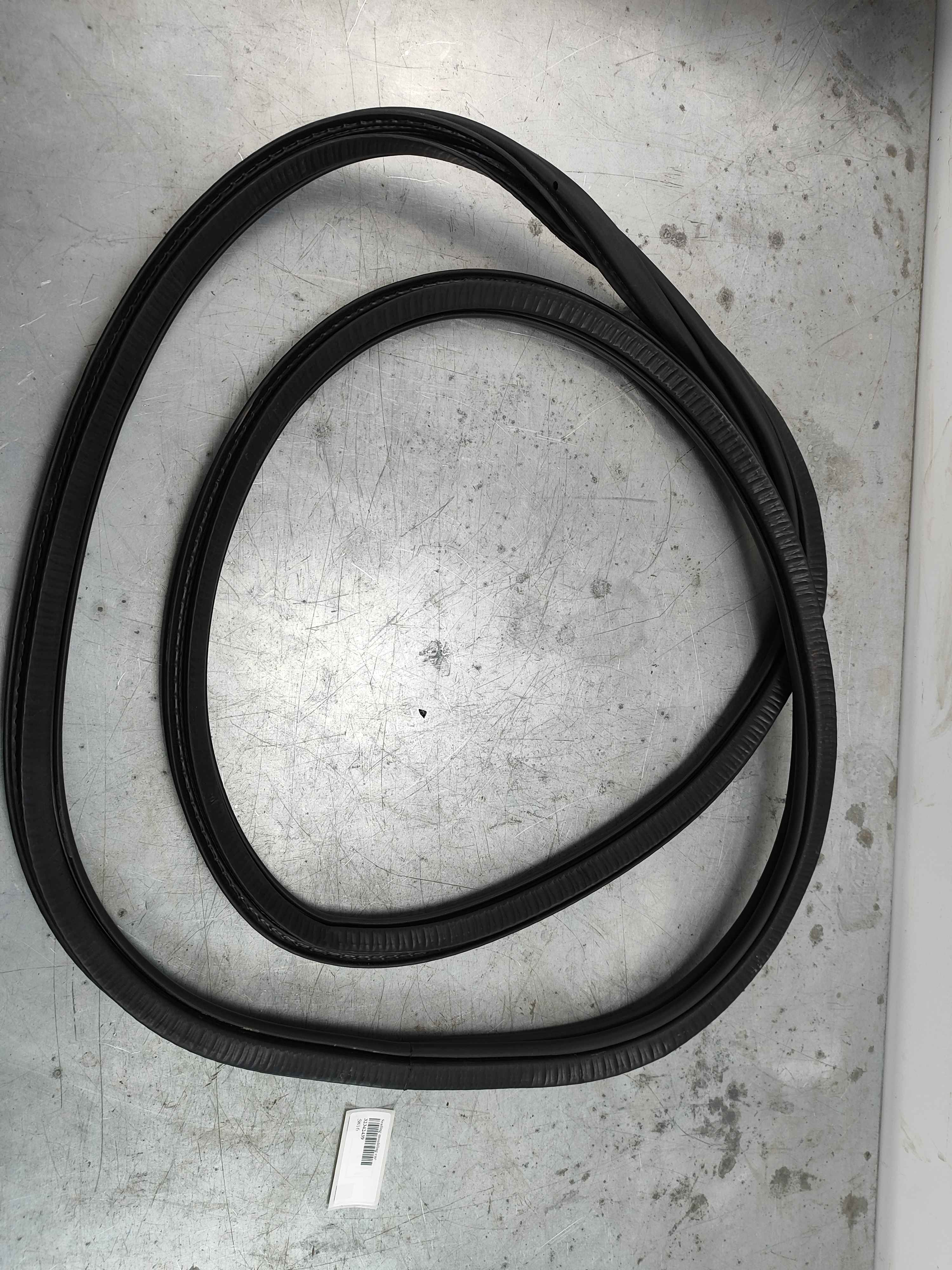 Sealing moulding car body Variant code: XE0D CH 423567- rear