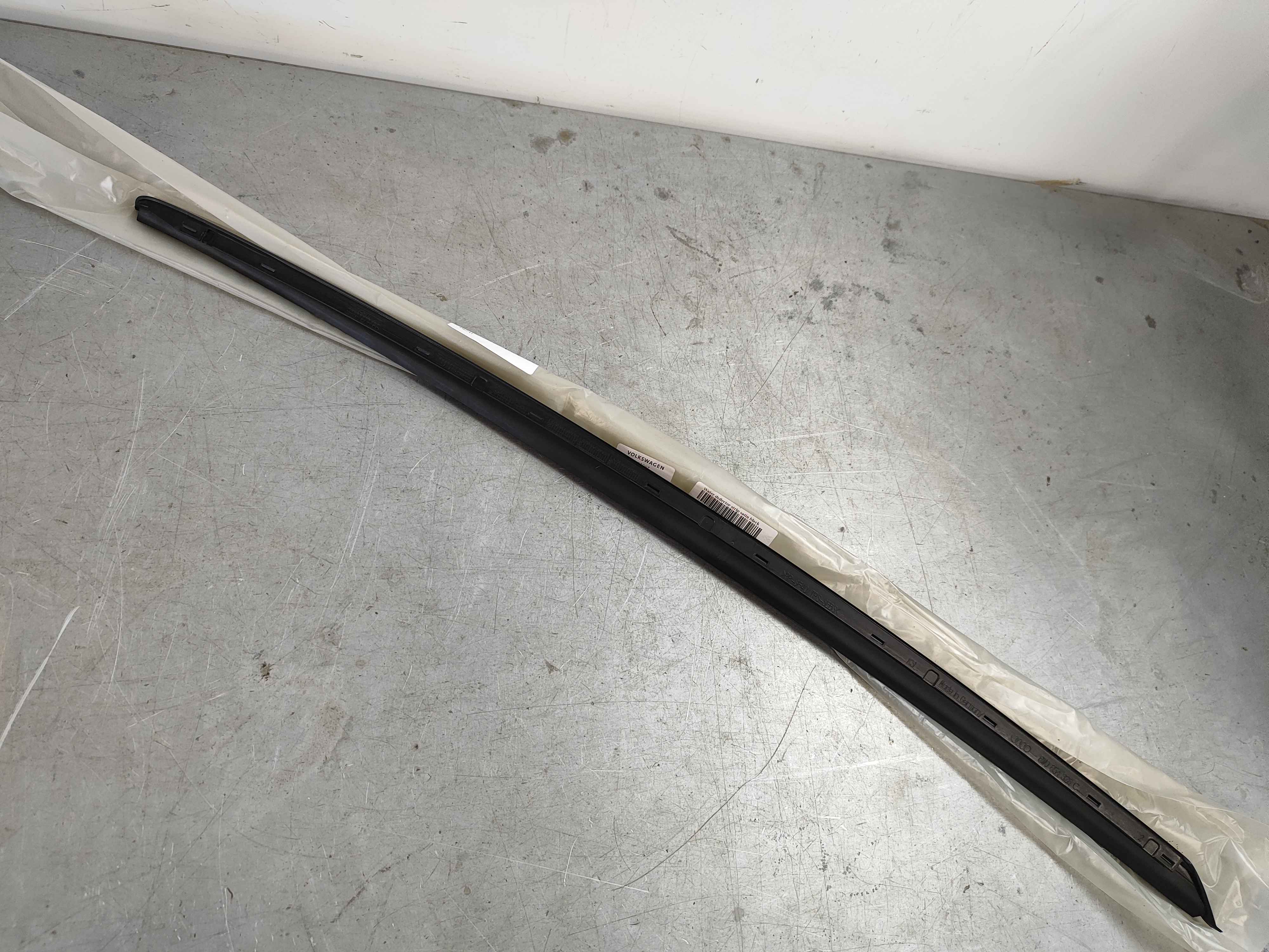 Water deflector strip satin black