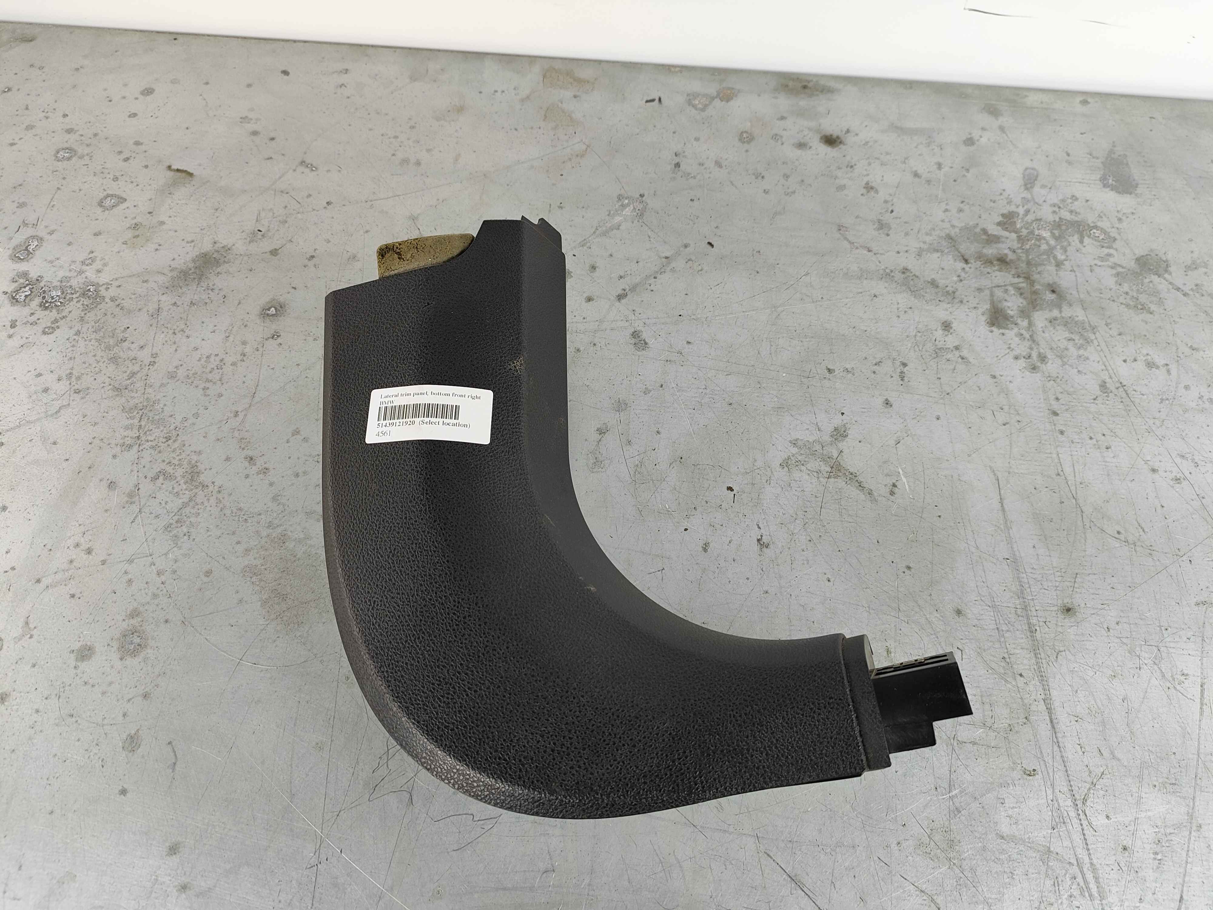 Lateral trim panel, bottom front right BMW