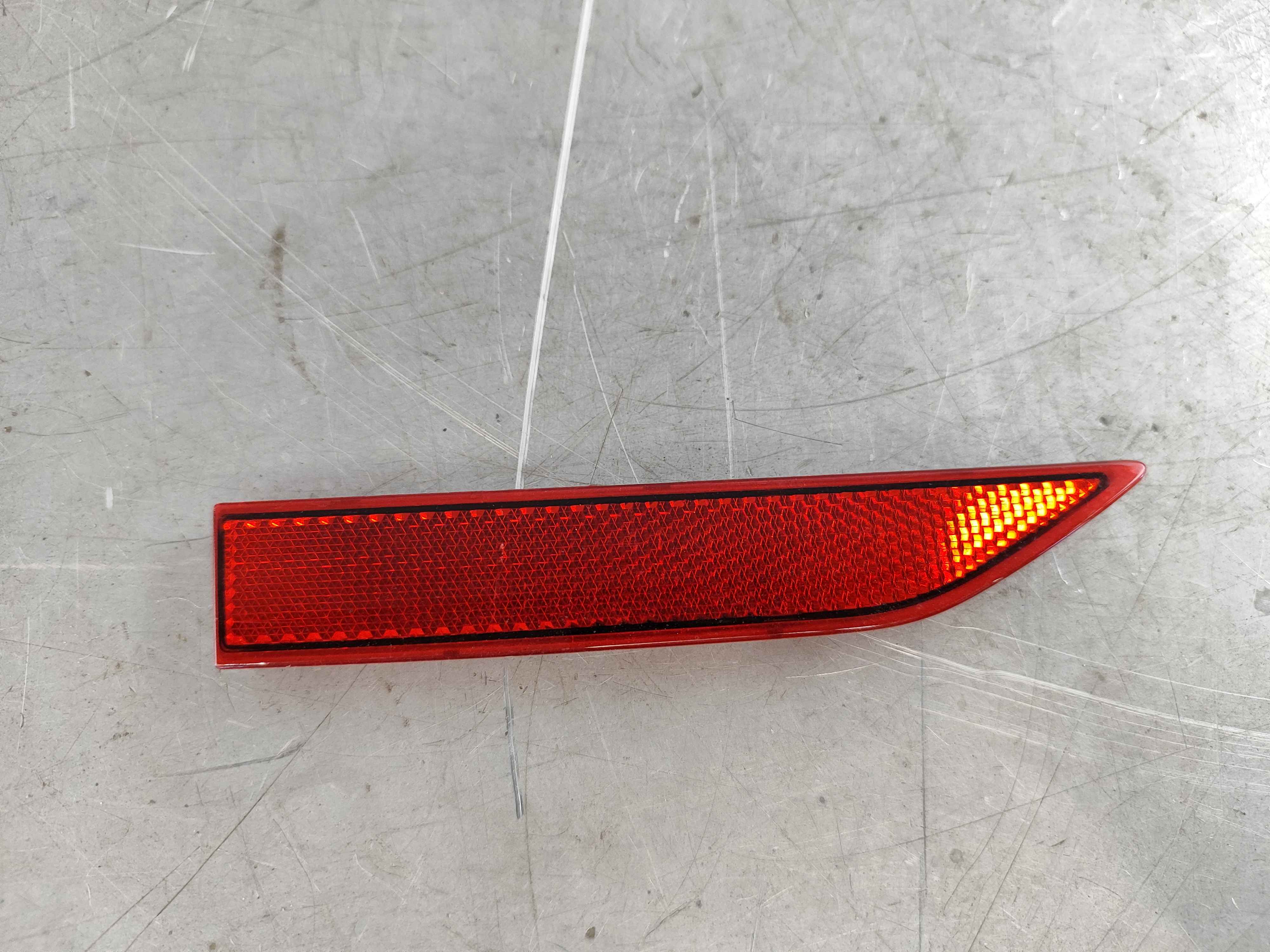 Rear light reflector