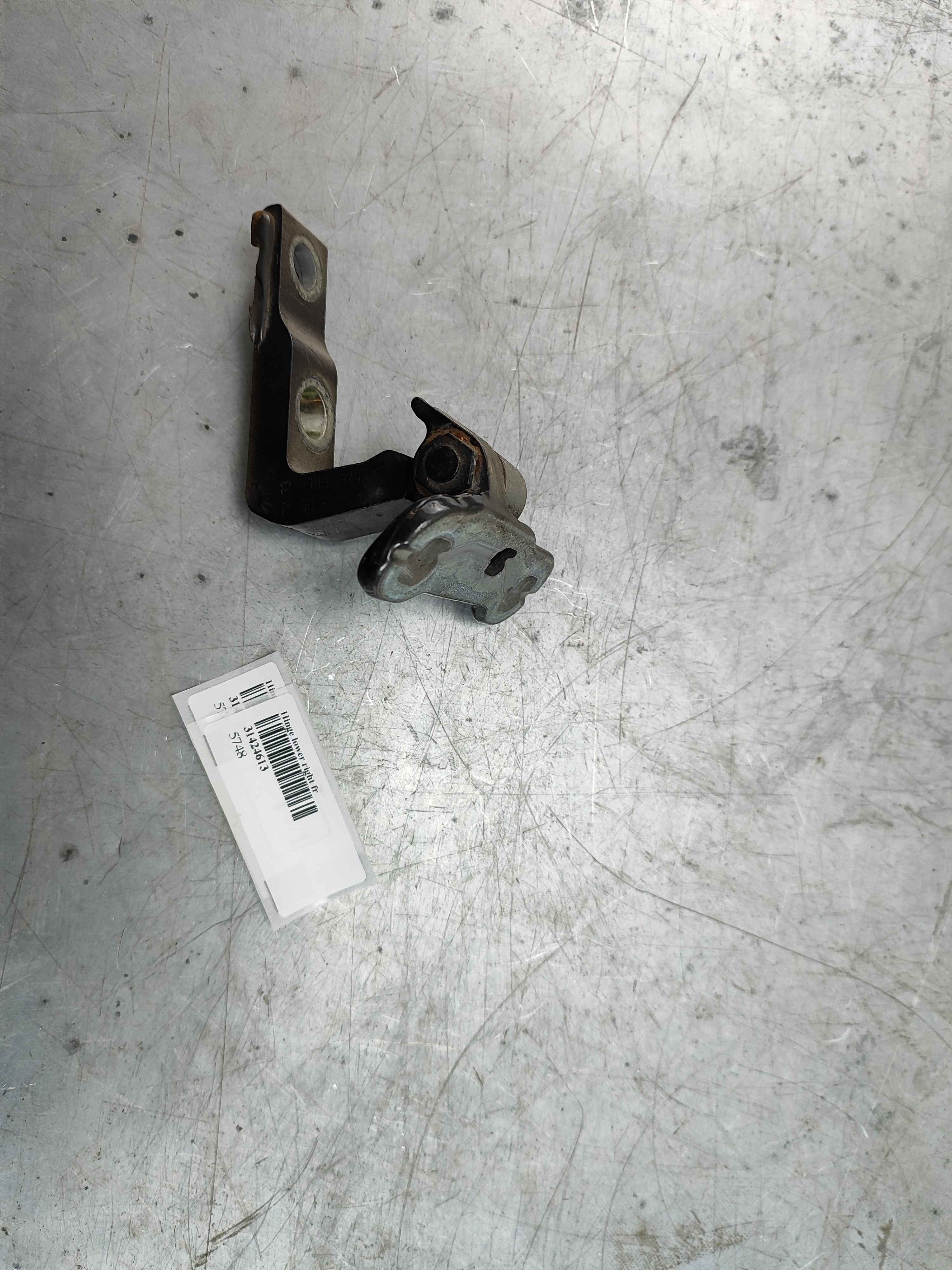 Hinge lower right front