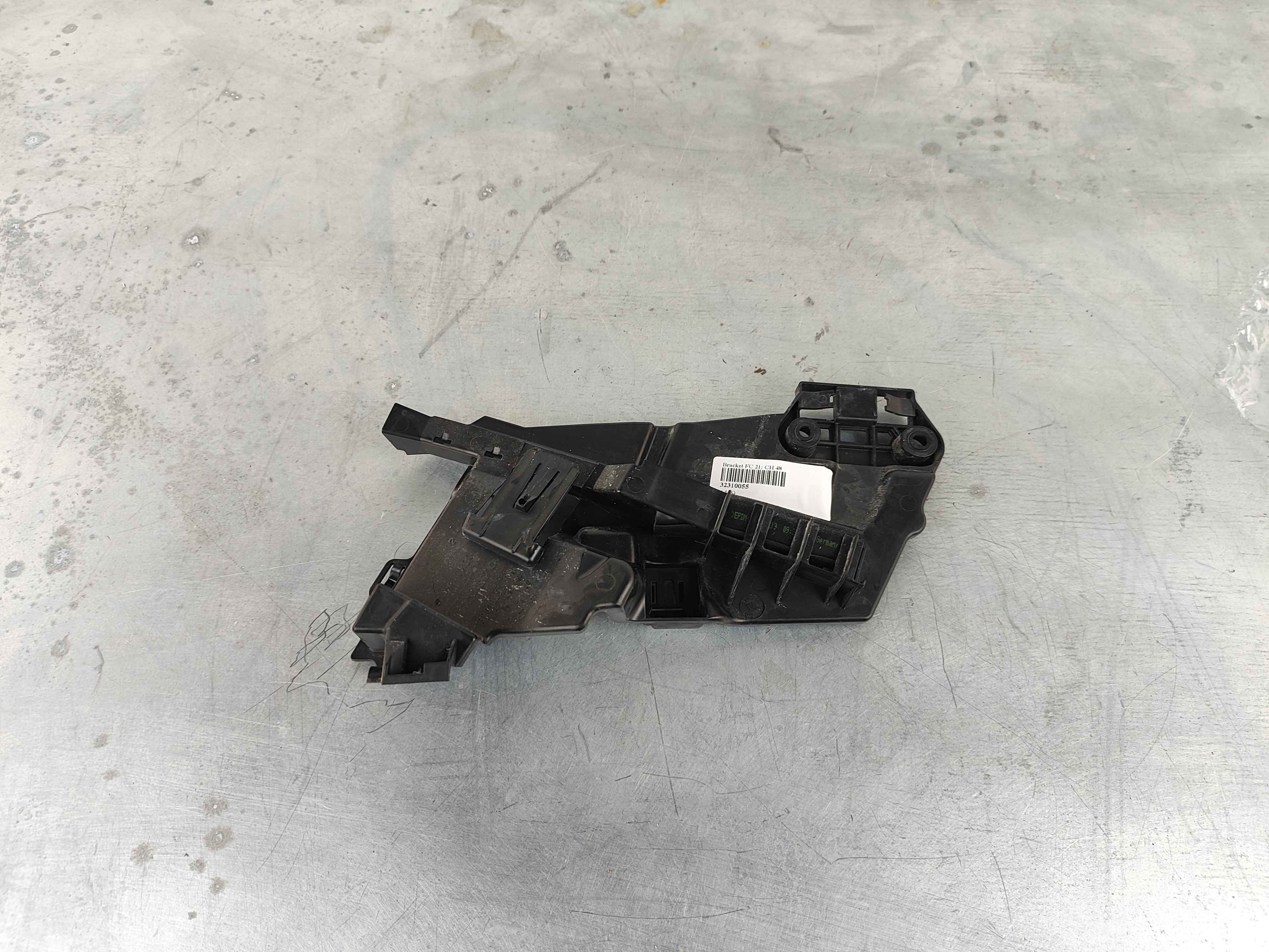 Bracket FC 21; CH 486902-778556 FC 25; CH 486902-778556 FC 36; CH 486902-779728 right rear Variant code: XE0D.