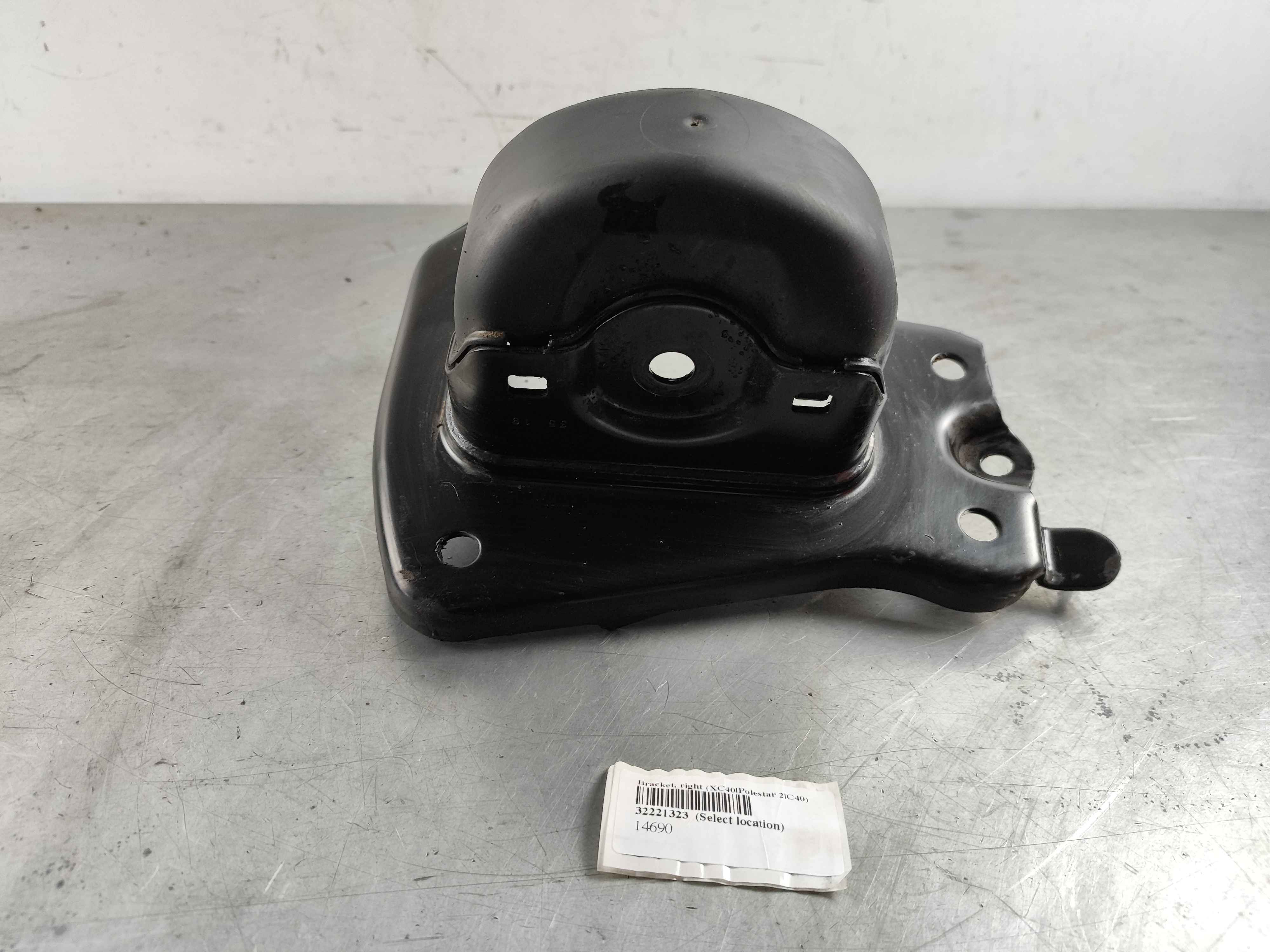 Bracket, right (XC40|Polestar 2|C40)