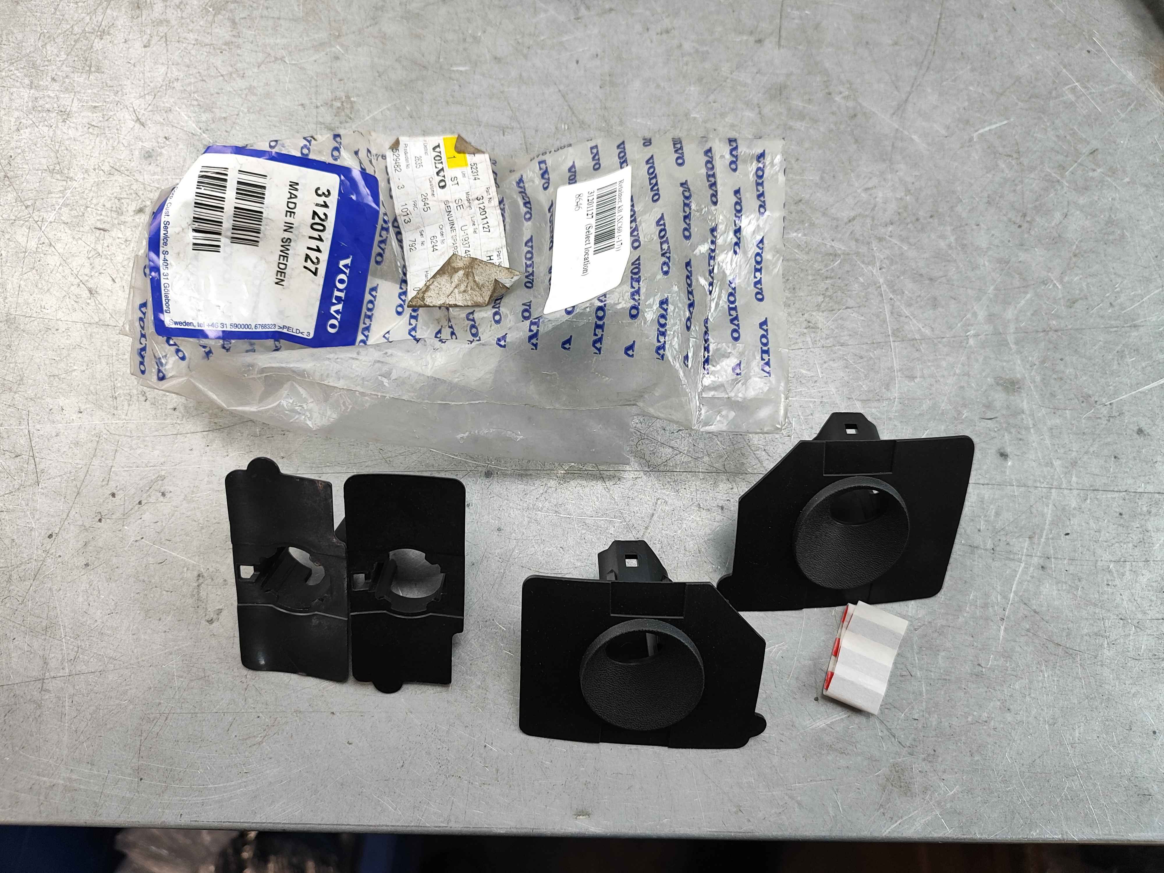 Retainer, kit (XC60 (-17))