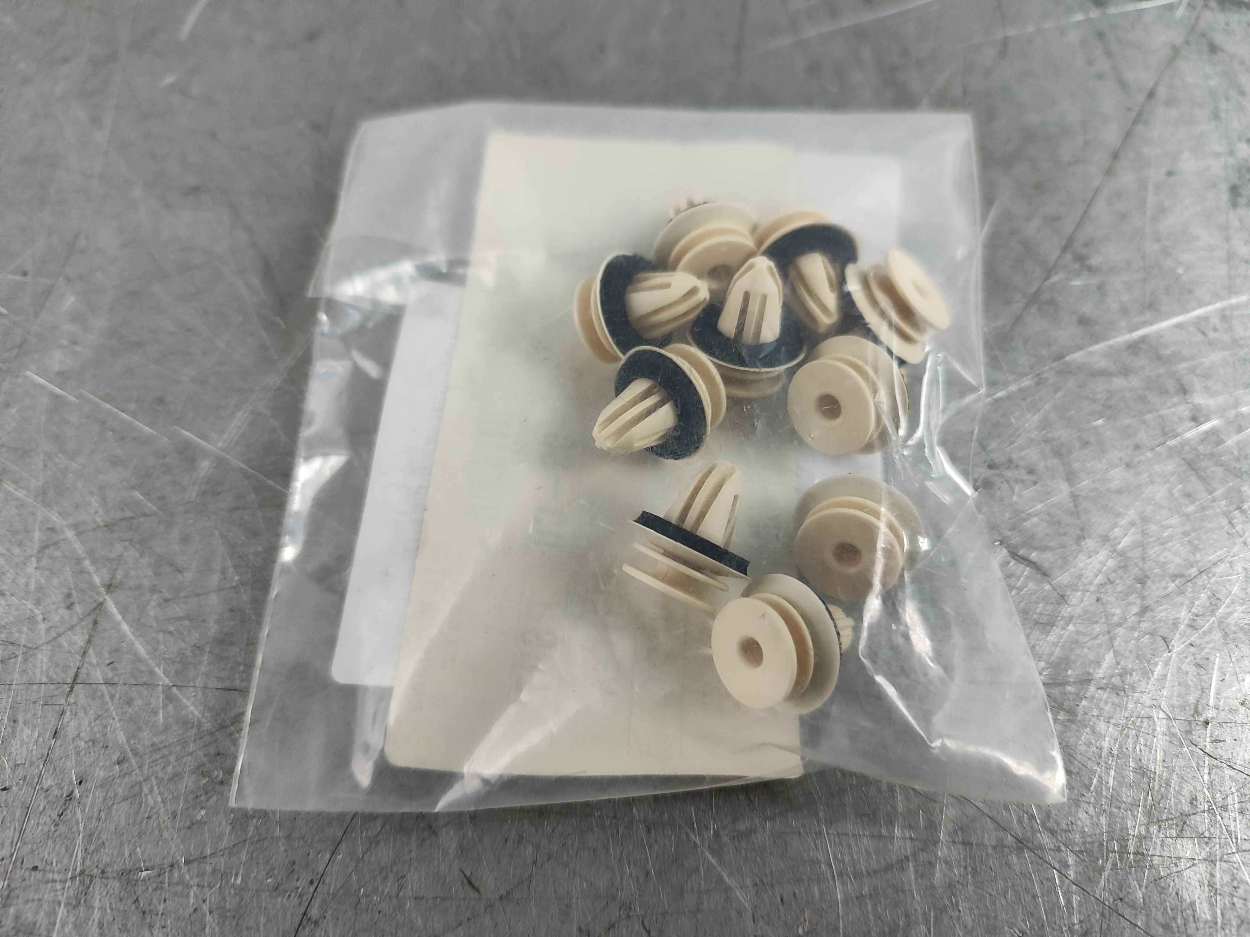 Cover Clip | Paneling To Body At Left