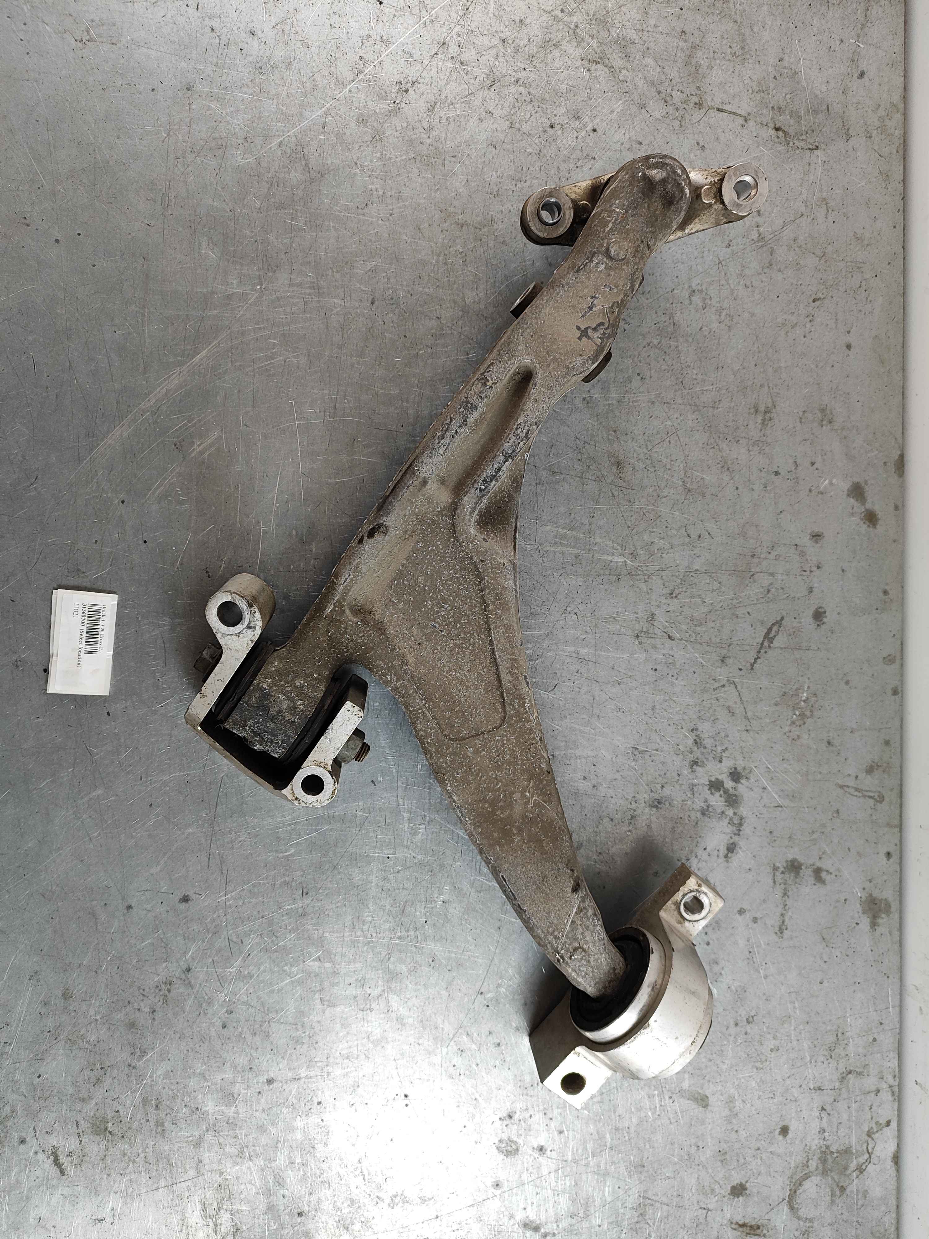 Bracket (V90 Cross C.)