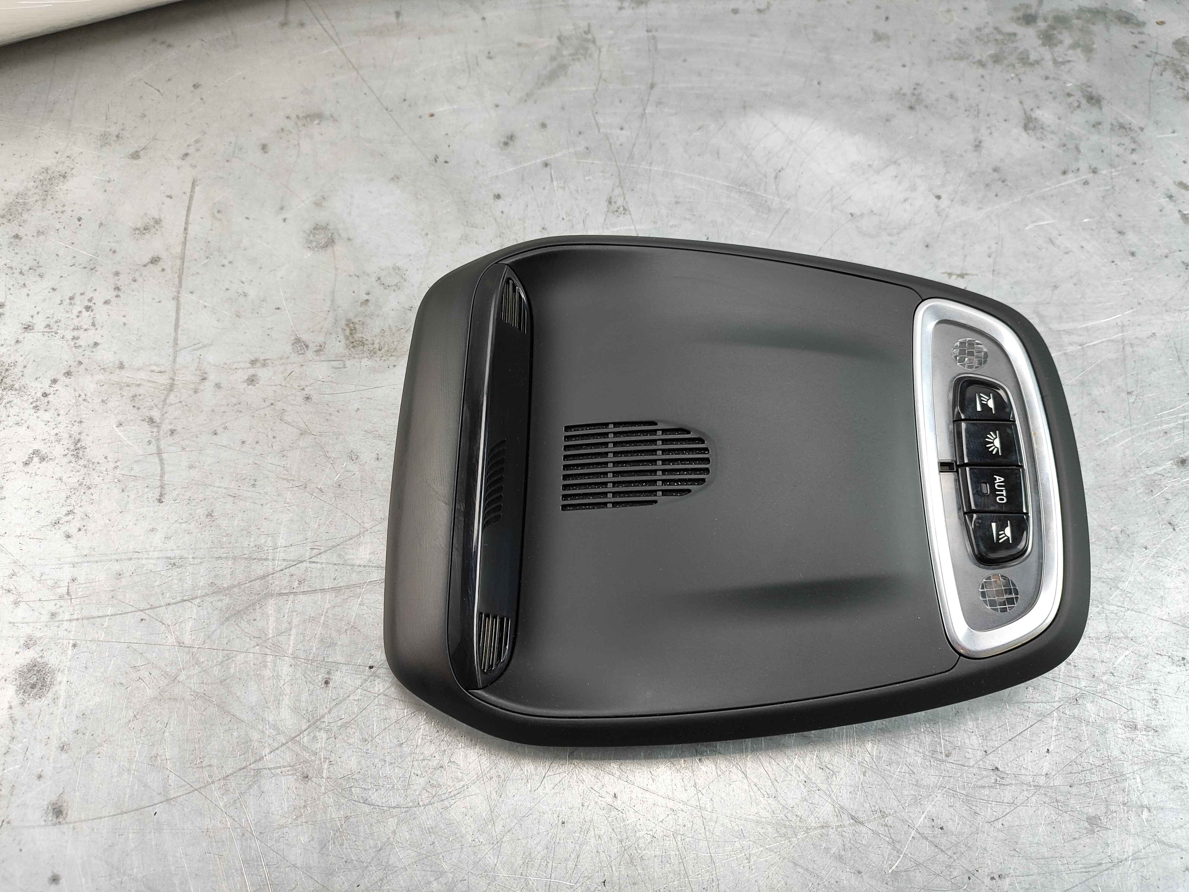 Roof lamp Interior code: RXXX. Variant code: EV01 and FH01 and PD02 and KZ01 For vehicles without panoramic roof. CH -898999
